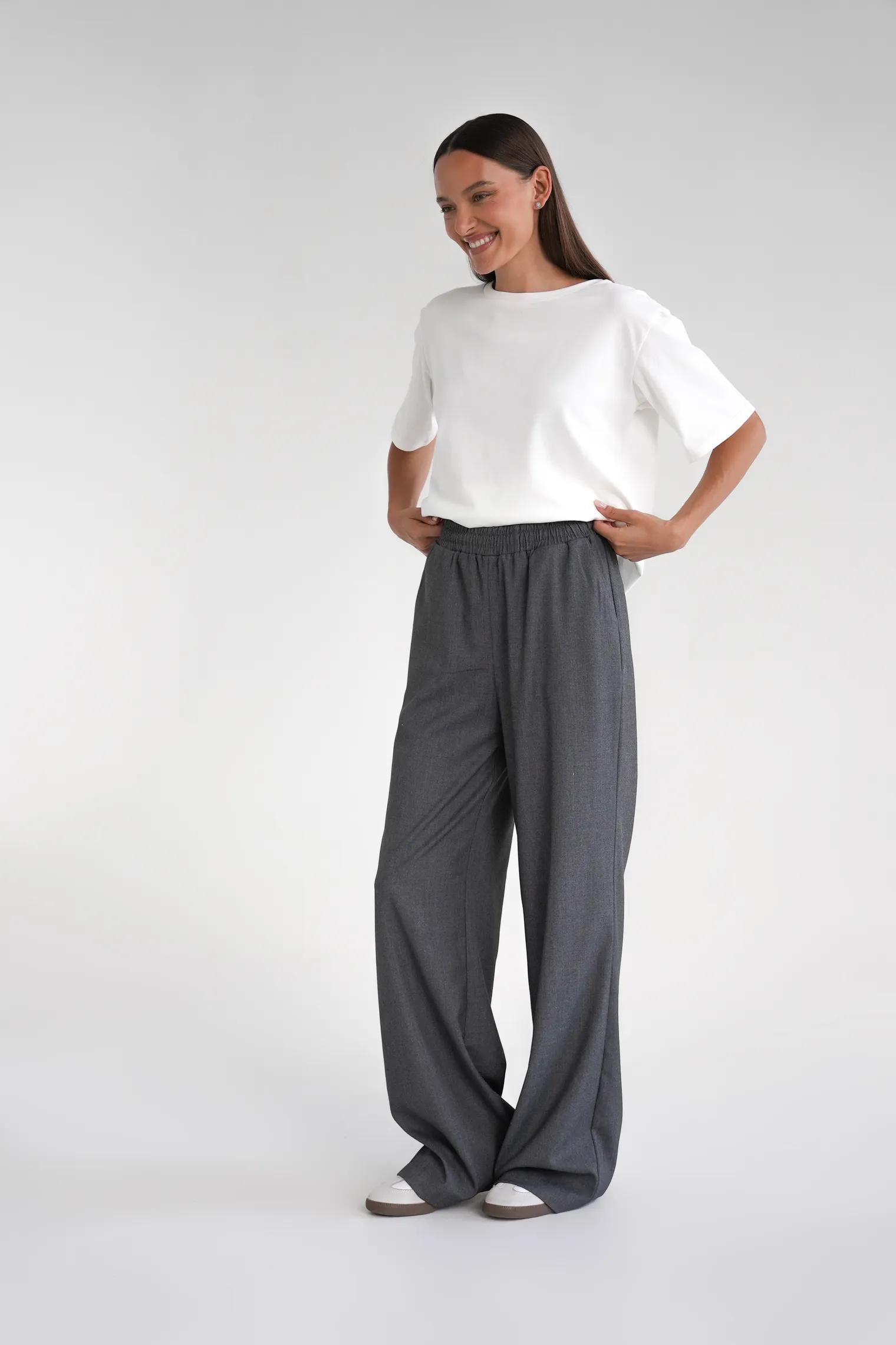 Брюки прямого кроя с карманами графитового цвета фото 5