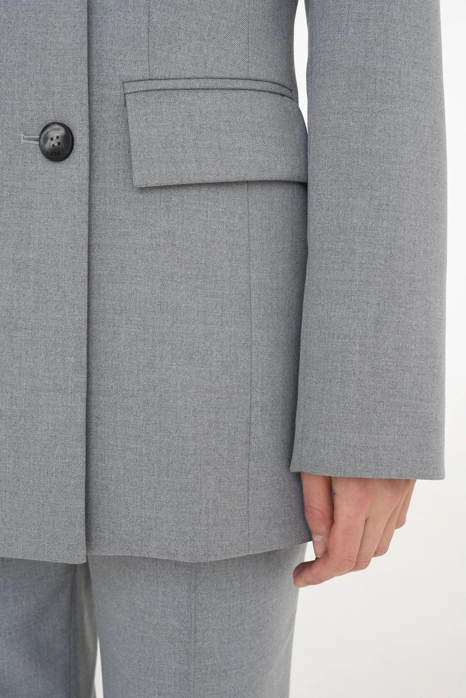 Двубортный приталенный жакет пепельного цвета фото 11