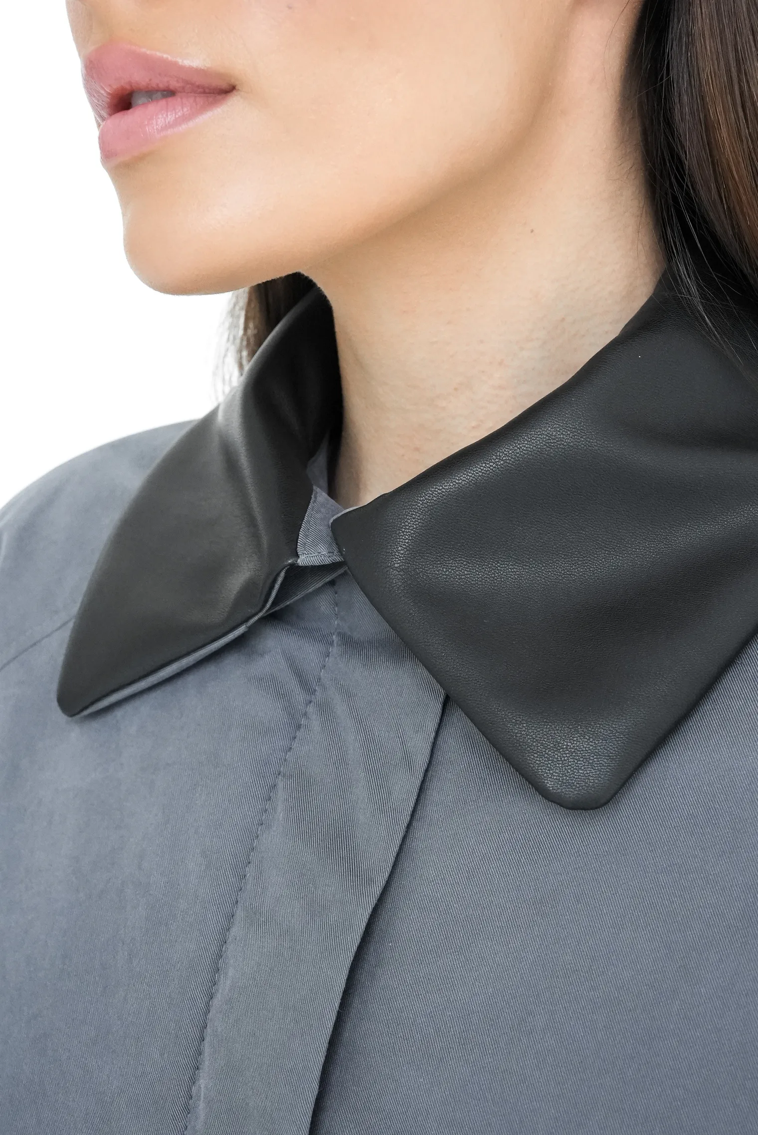 Утеплённый плащ прямого кроя графитового цвета фото 2