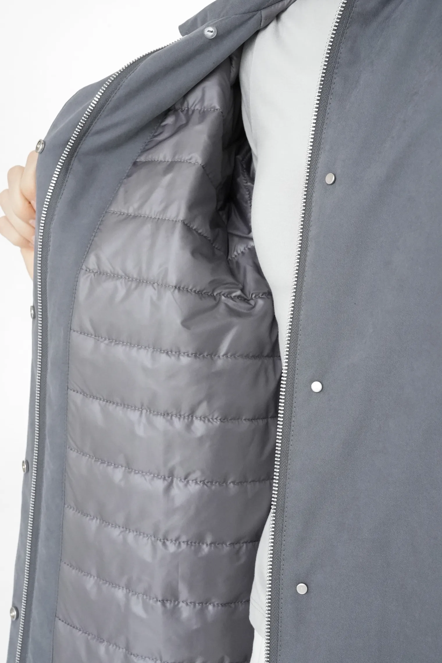 Утеплённый плащ прямого кроя графитового цвета фото 8