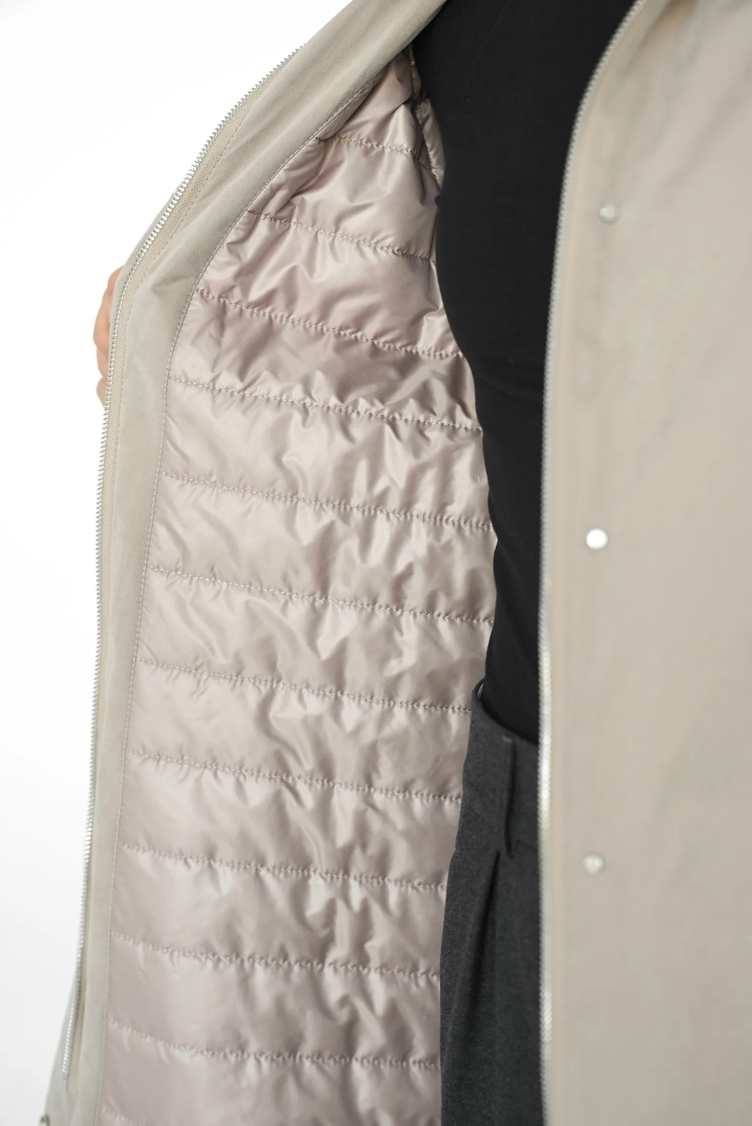 Утеплённый плащ прямого кроя бежевого цвета фото 6