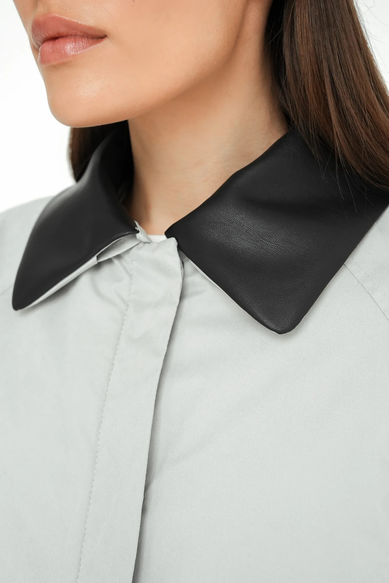 Утеплённый плащ прямого кроя кремового цвета фото 10