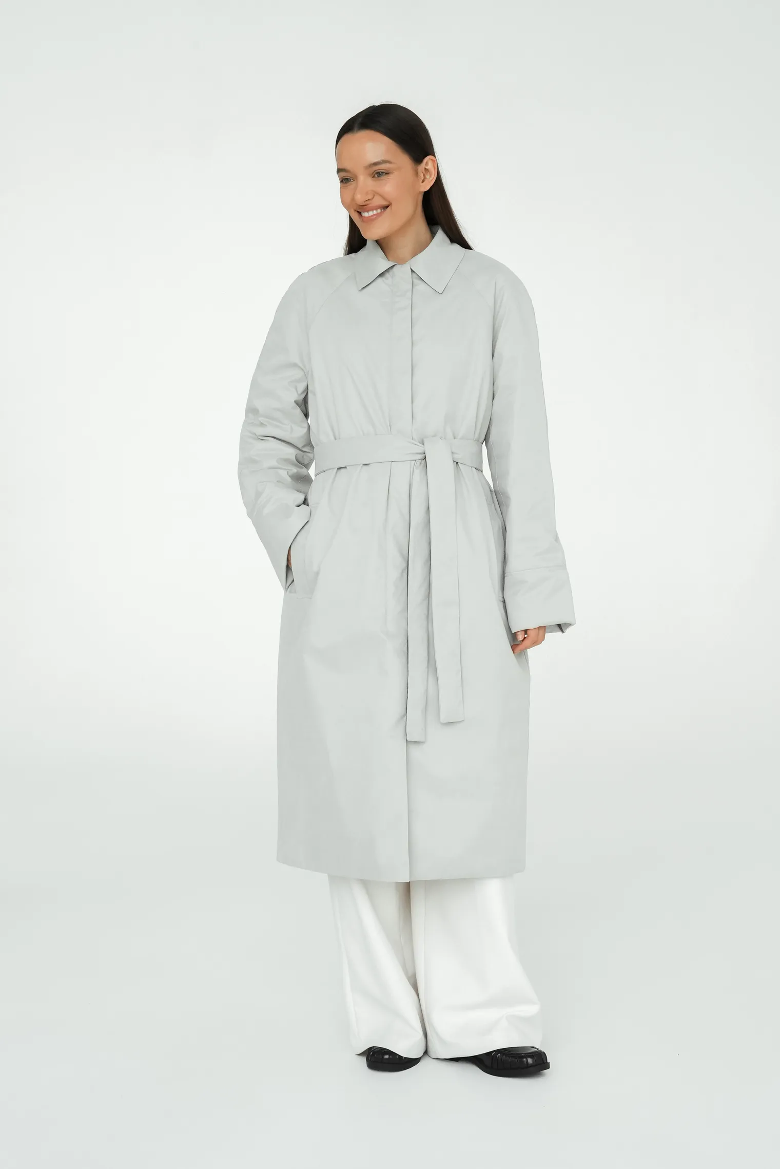 Утеплённый плащ прямого кроя кремового цвета фото 3