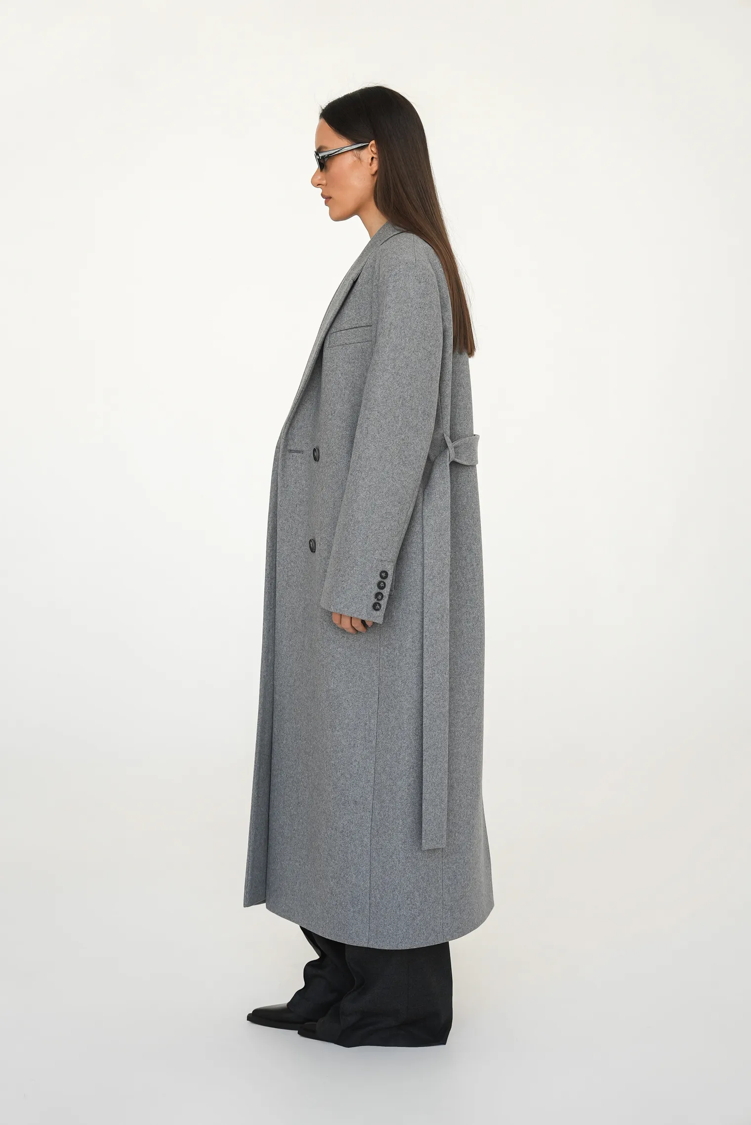 Пальто двубортное с втачным рукавом, с поясом пепельного цвета фото 8
