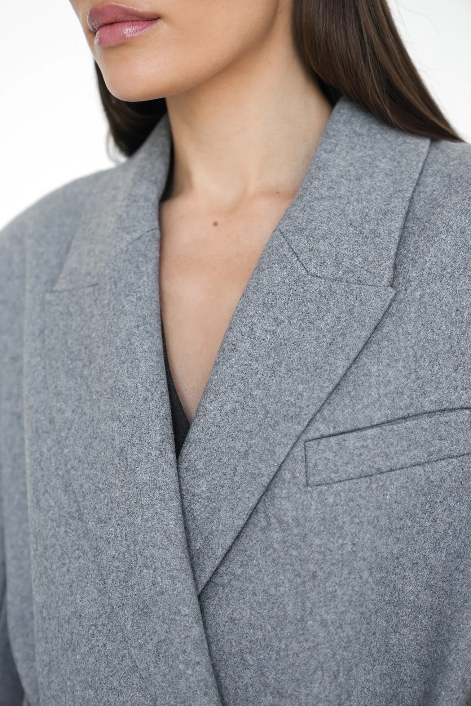 Пальто двубортное с втачным рукавом, с поясом пепельного цвета фото 6