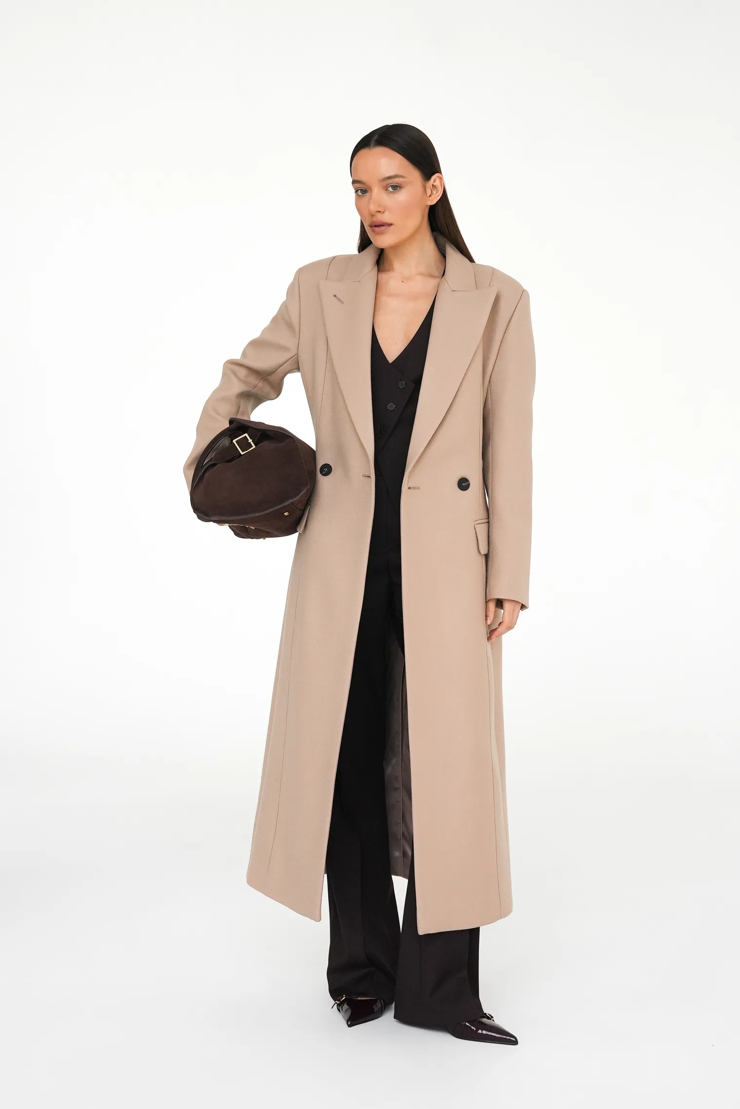 Пальто двубортное приталенное бежевого цвета фото 3