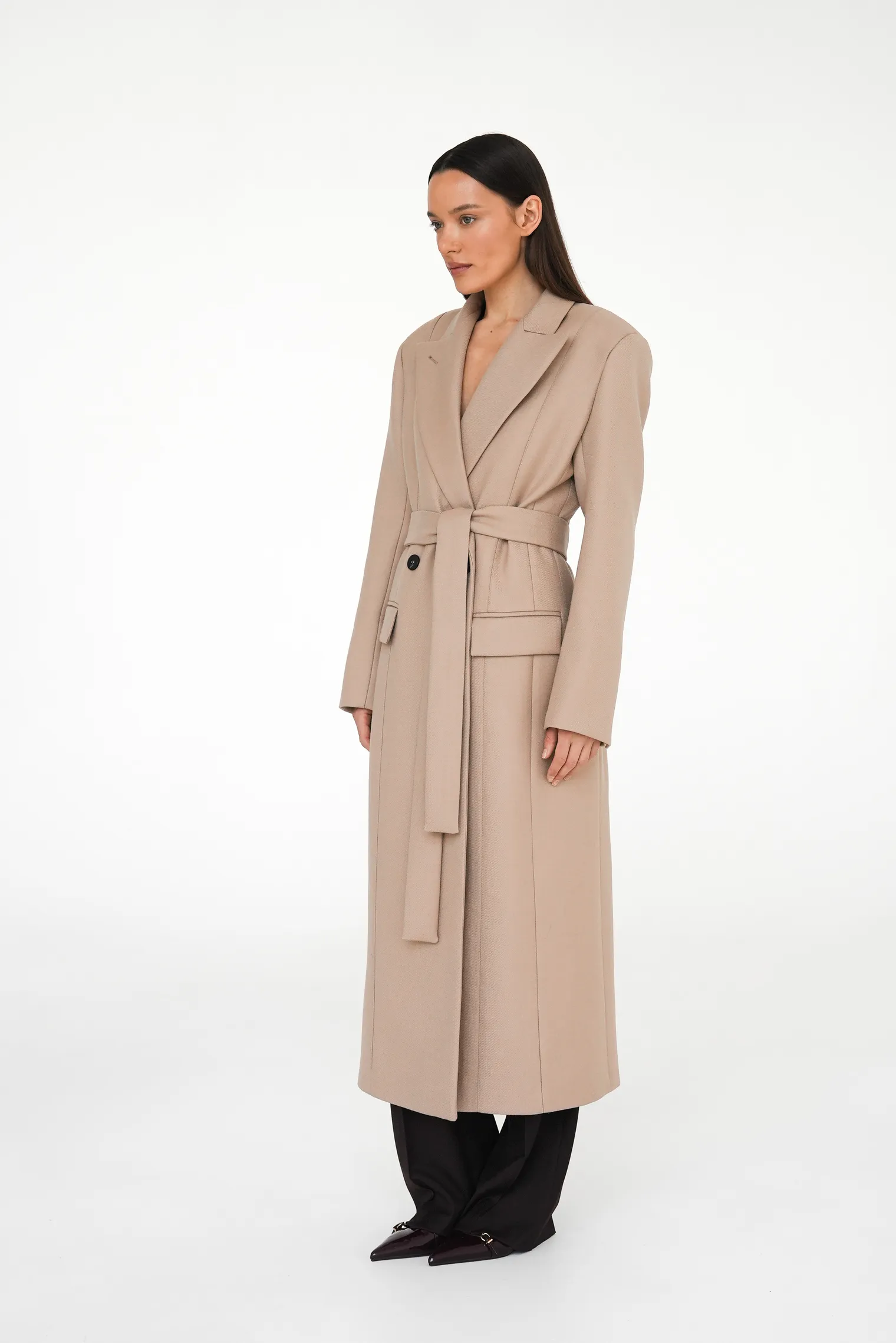 Пальто двубортное приталенное бежевого цвета фото 8