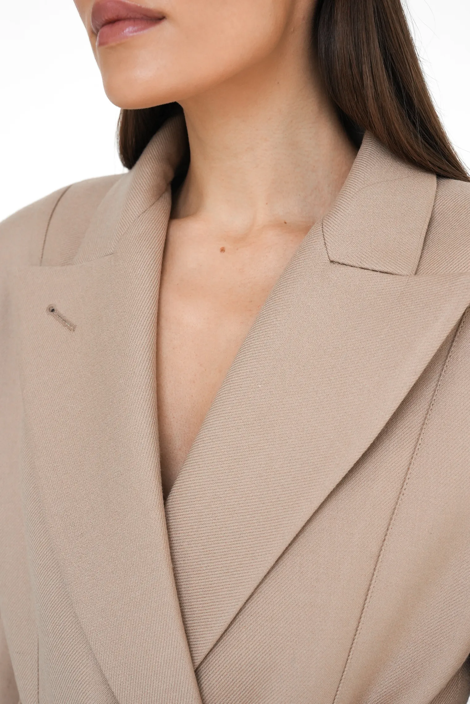 Пальто двубортное приталенное бежевого цвета фото 6