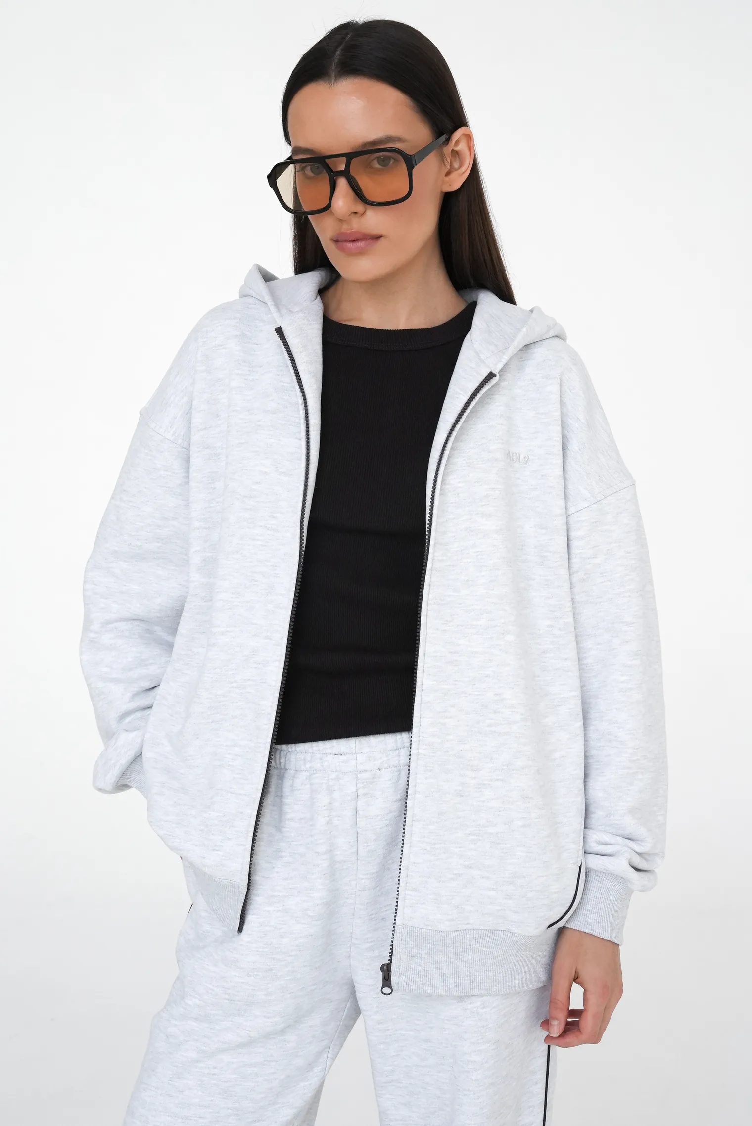 Худи из плотного хлопка на молнии в цвете серый меланж фото 10