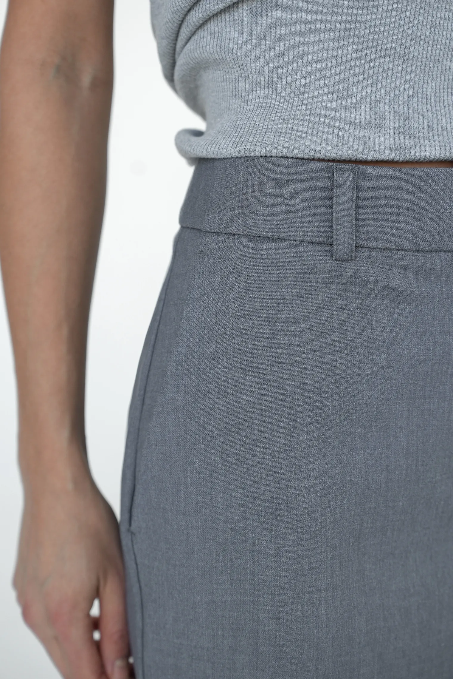 Брюки с завышенной талией прямого кроя серого цвета фото 2