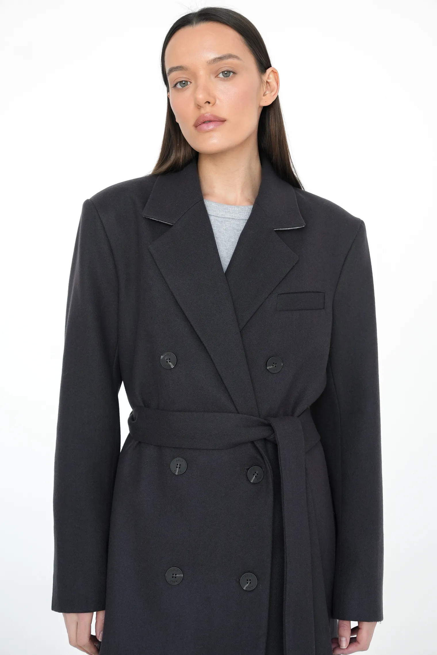 Пальто двубортное с втачным рукавом с поясом трюфельного цвета фото 12