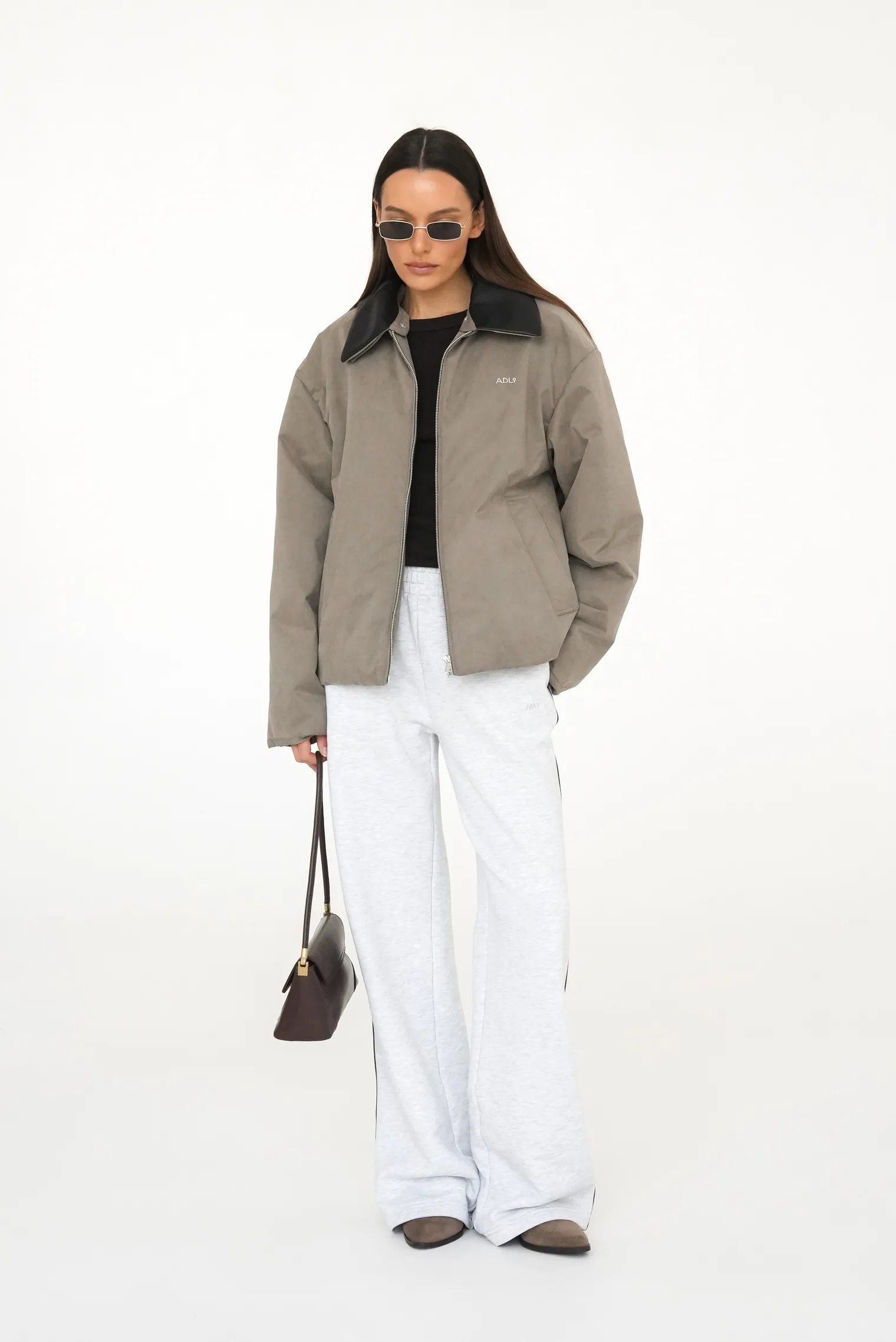 Бомбер прямого кроя со съёмным воротником цвета полынь фото 9