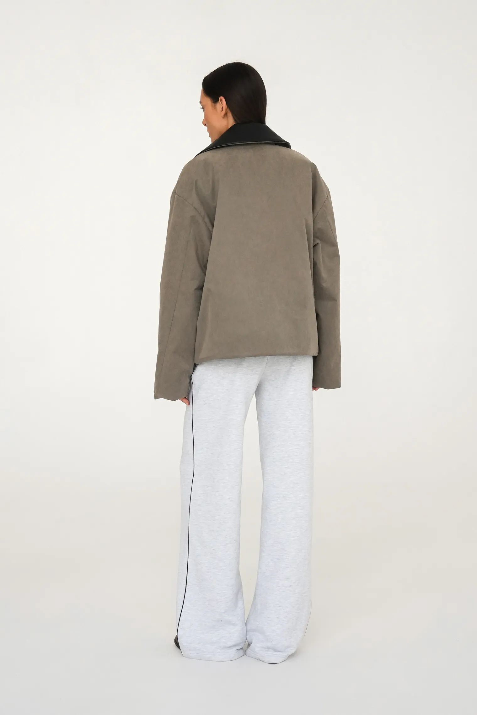 Бомбер прямого кроя со съёмным воротником цвета полынь фото 4