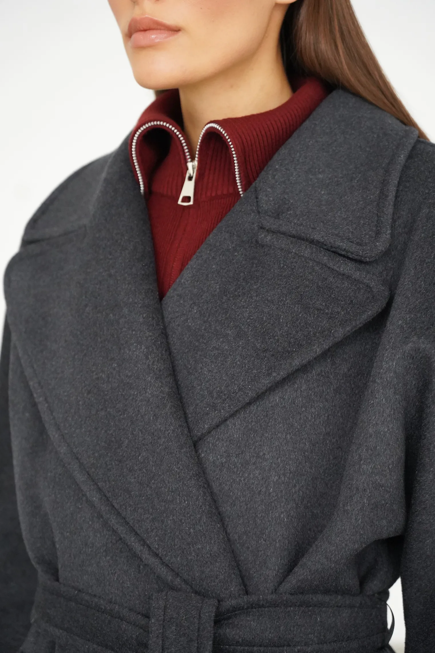 Зимнее пальто-халат с цельнокройным рукавом тёмно-серого цвета фото 2