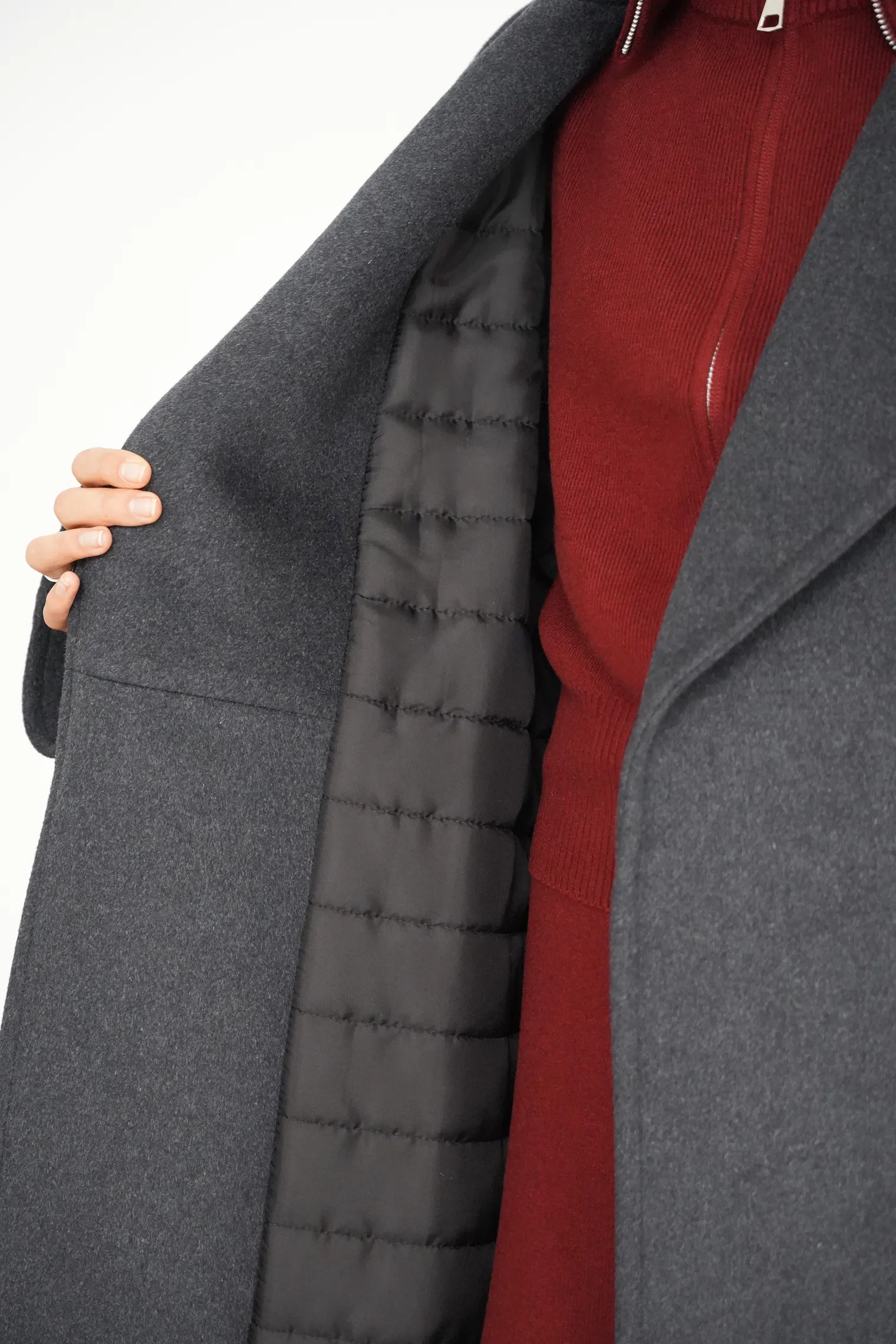 Зимнее пальто-халат с цельнокройным рукавом тёмно-серого цвета фото 7