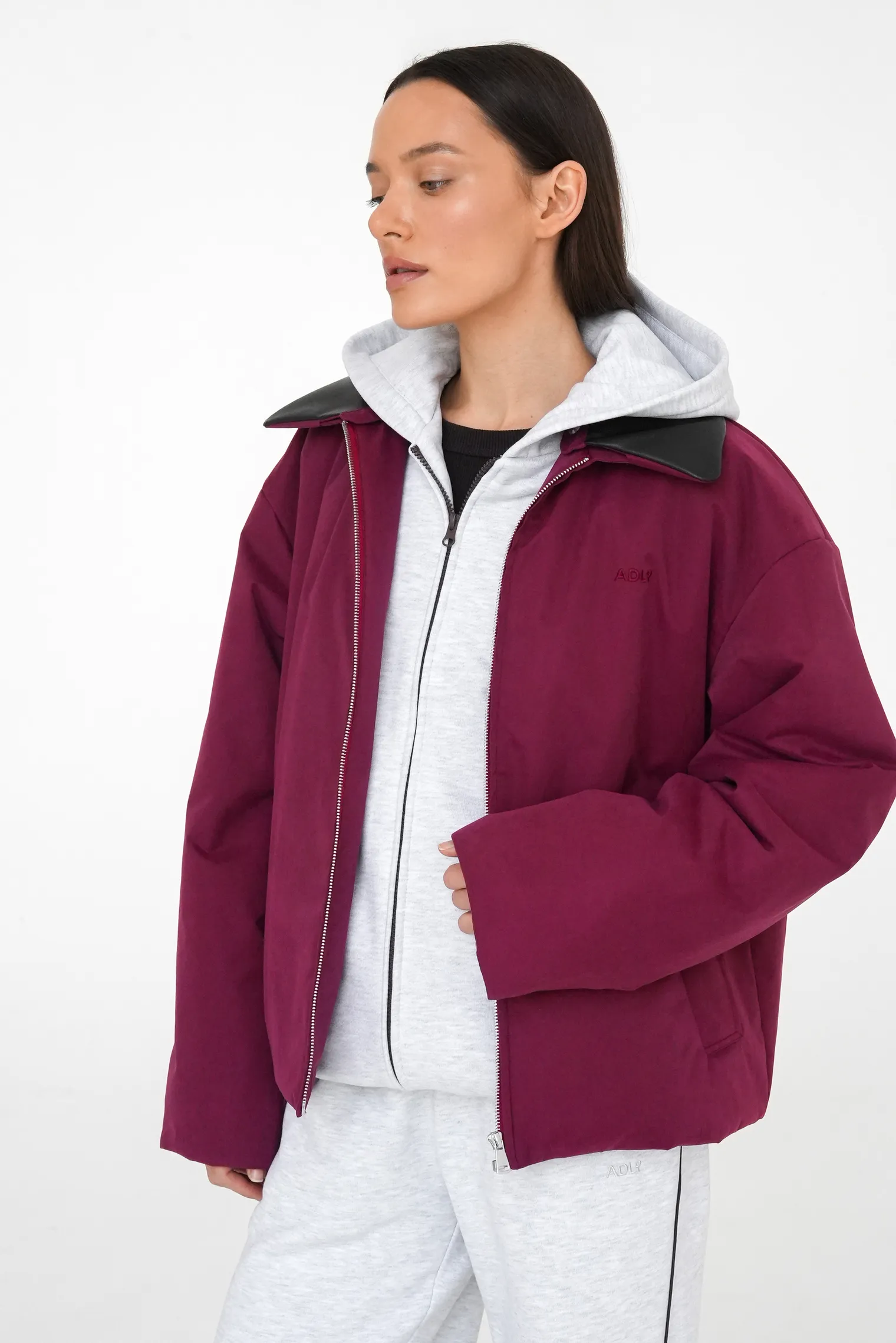 Бомбер прямого кроя со съёмным воротником бордового цвета фото 3