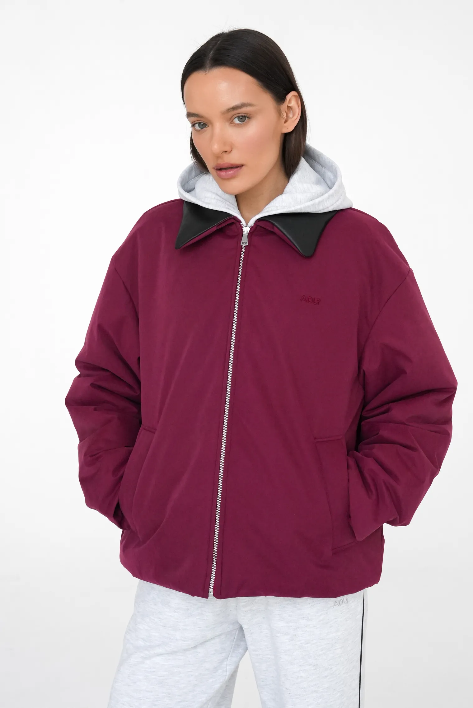 Бомбер прямого кроя со съёмным воротником бордового цвета фото 7