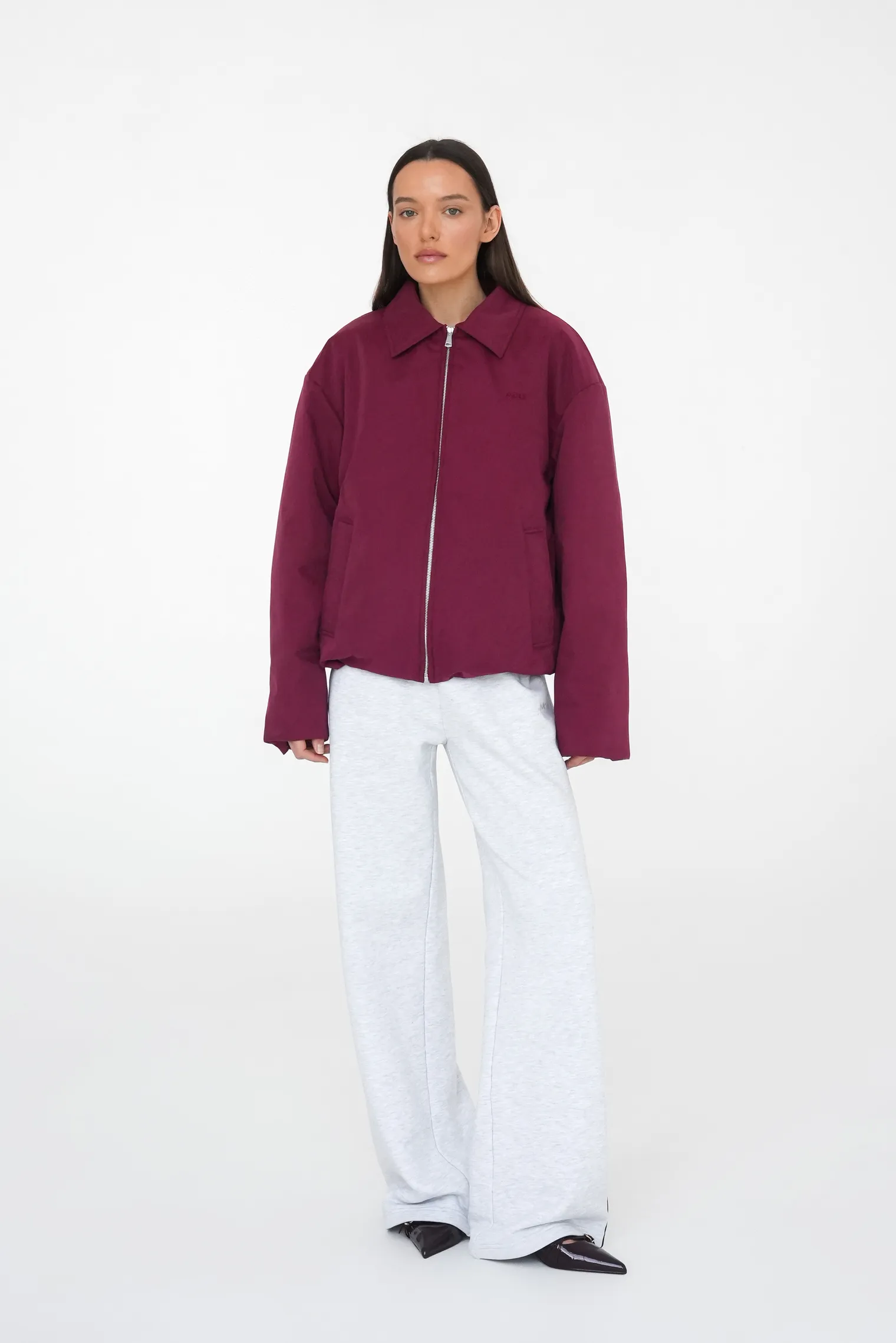 Бомбер прямого кроя со съёмным воротником бордового цвета фото 6