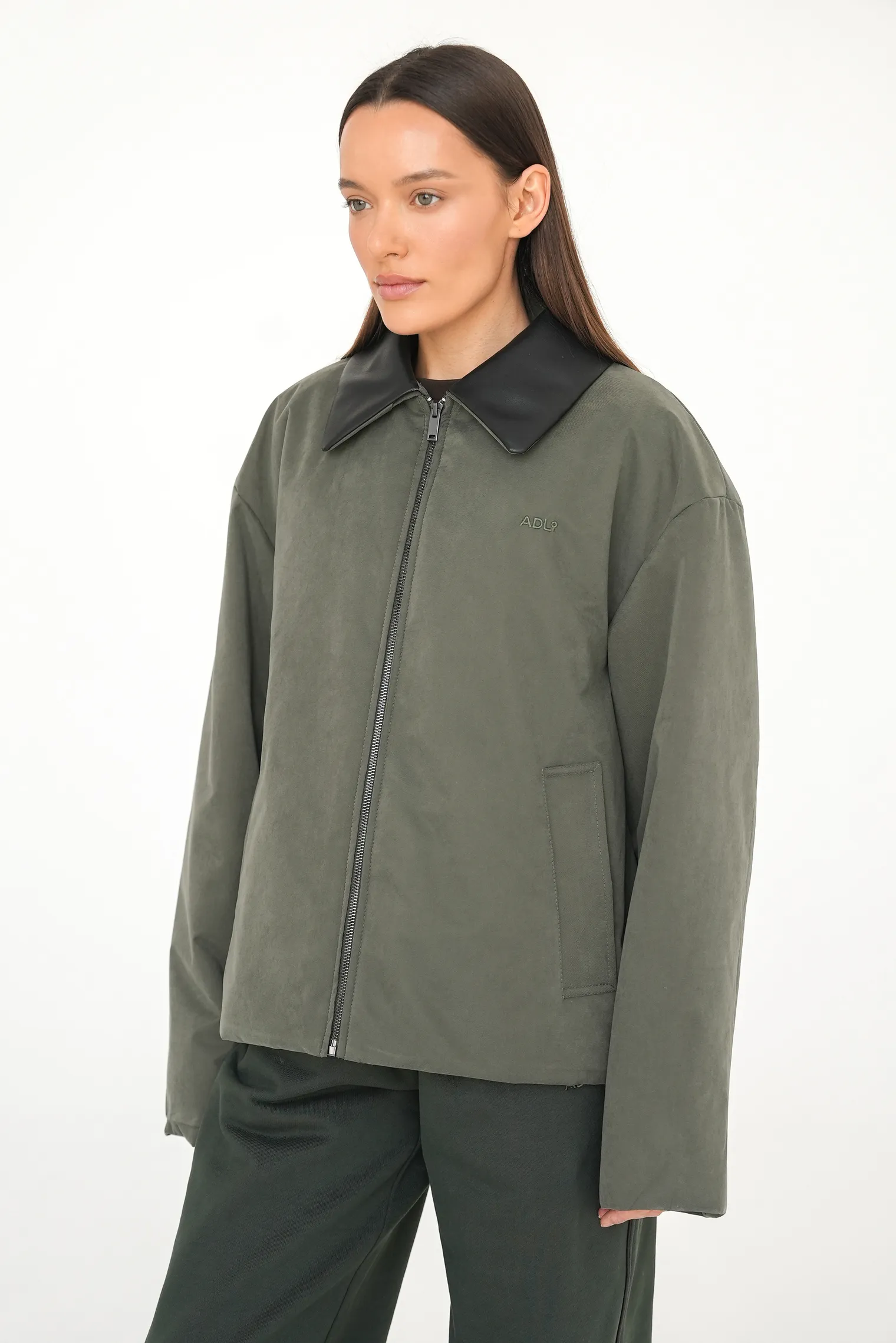 Бомбер прямого кроя со съёмным воротником цвета хаки фото 5