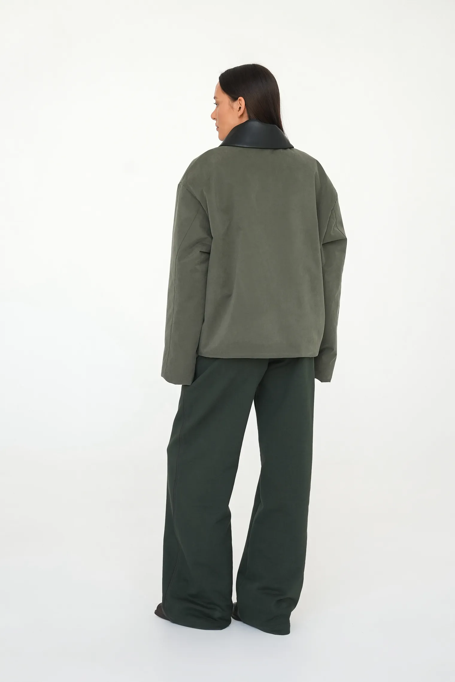 Бомбер прямого кроя со съёмным воротником цвета хаки фото 4