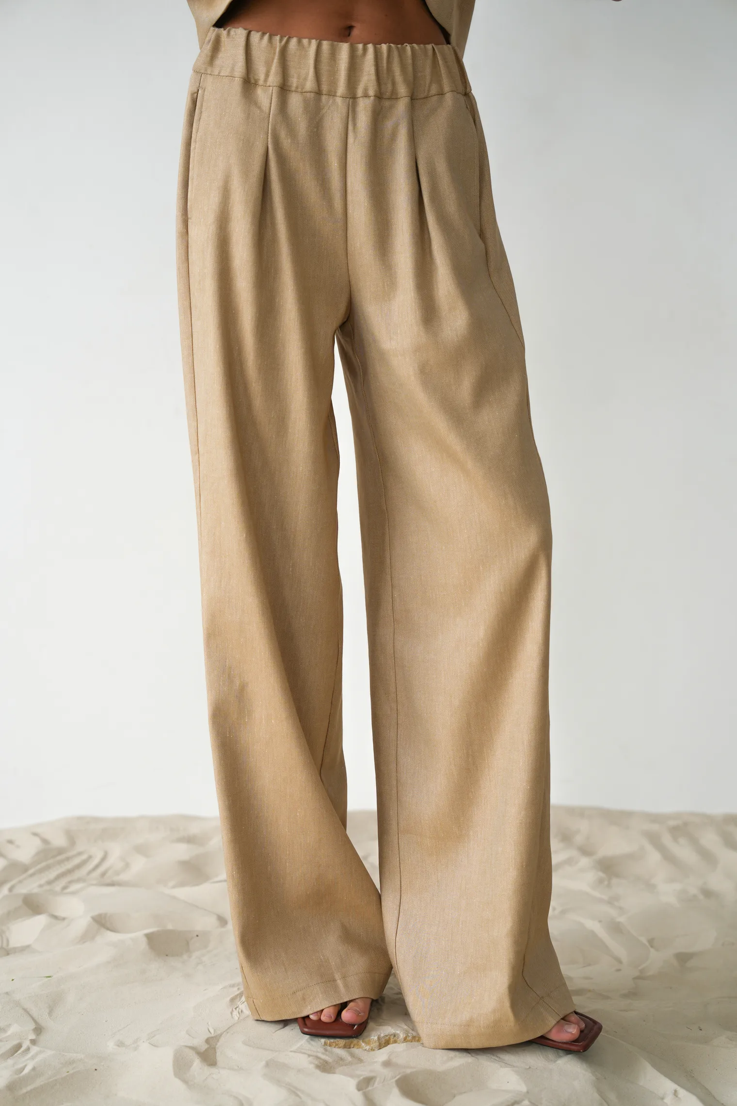 Брюки прямого кроя бежевого цвета фото 6