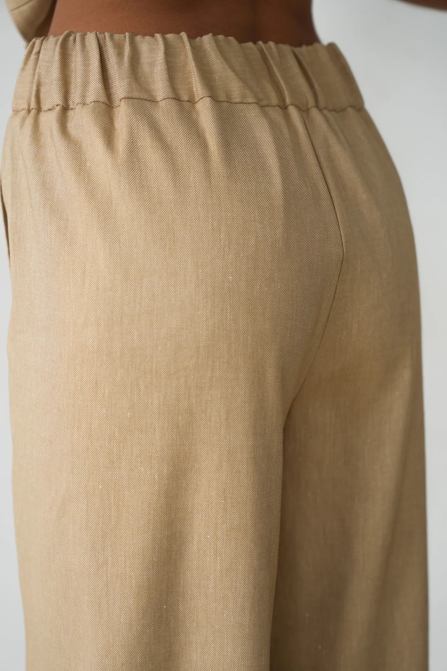 Брюки прямого кроя бежевого цвета фото 2