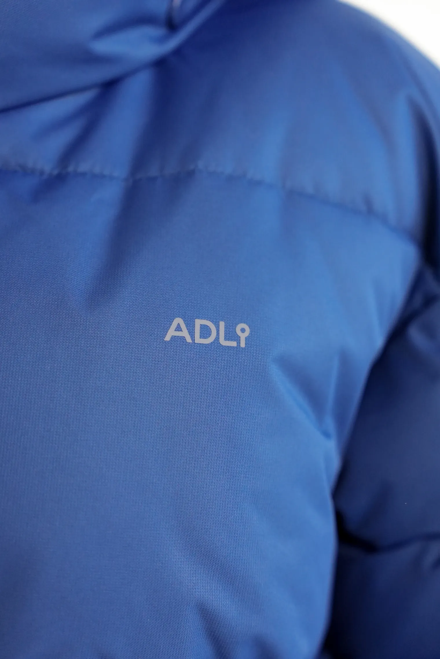 Пуховик стёганый с капюшоном цвета деним фото 9