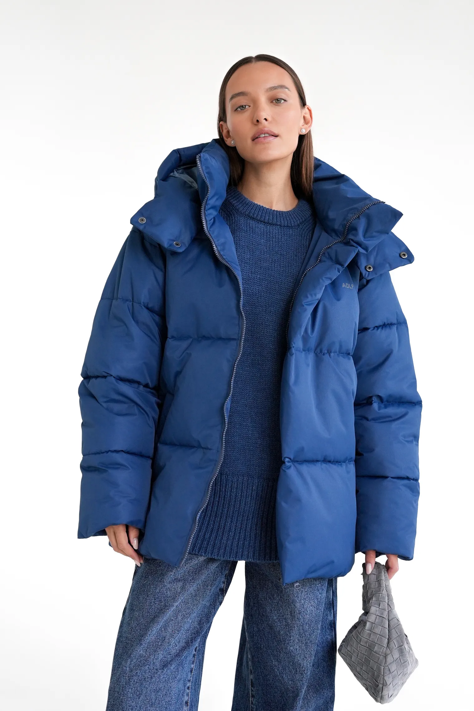 Пуховик стёганный с капюшоном цвета деним фото 1