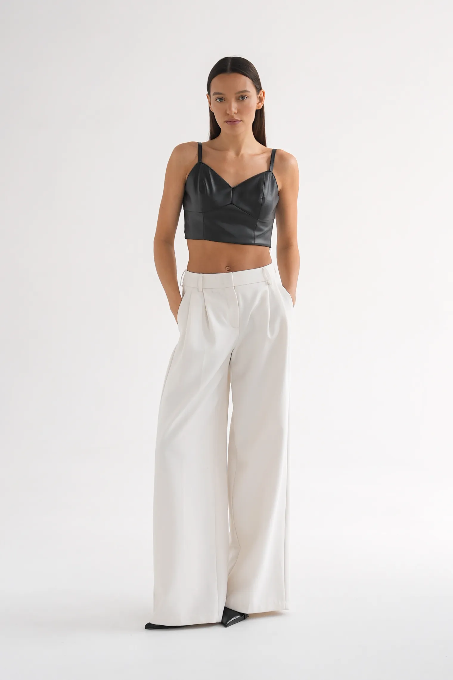 Топ на бретелях из эко-кожи чёрного цвета фото 5