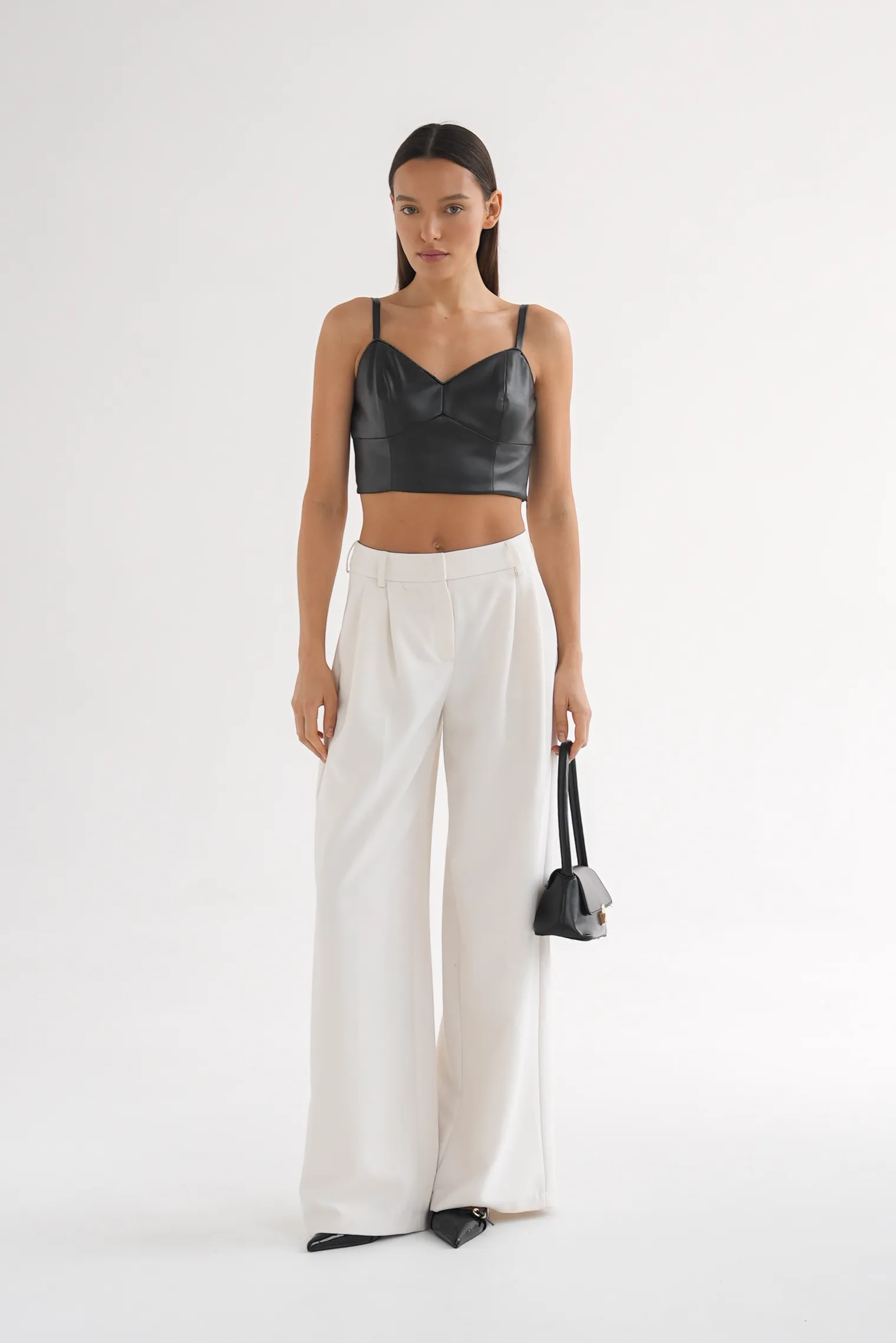 Топ на бретелях из эко-кожи чёрного цвета фото 7