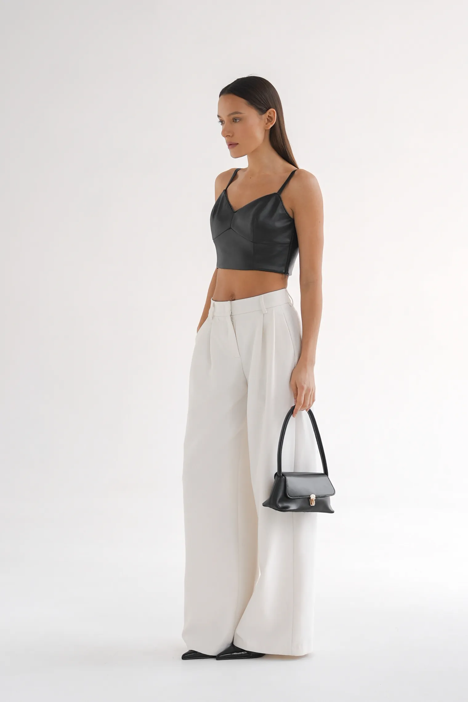 Топ на бретелях из эко-кожи чёрного цвета фото 6