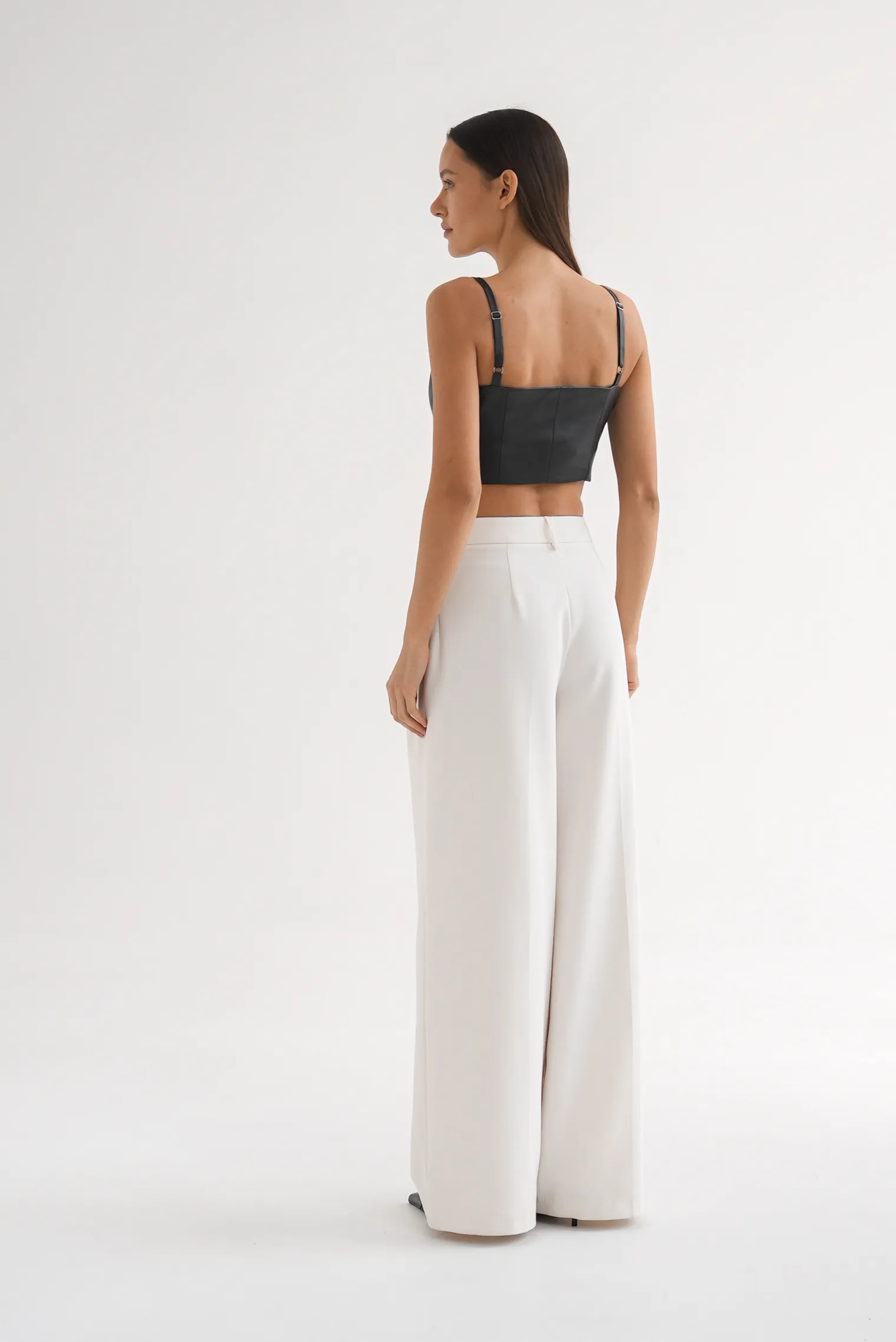 Топ на бретелях из эко-кожи чёрного цвета фото 4