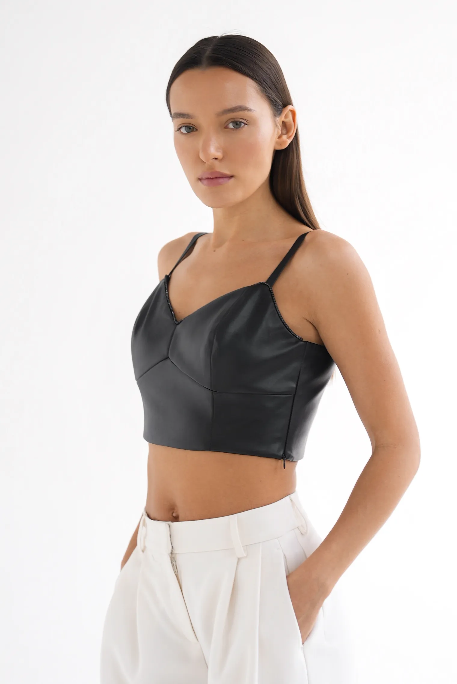 Топ на бретелях из эко-кожи чёрного цвета фото 3