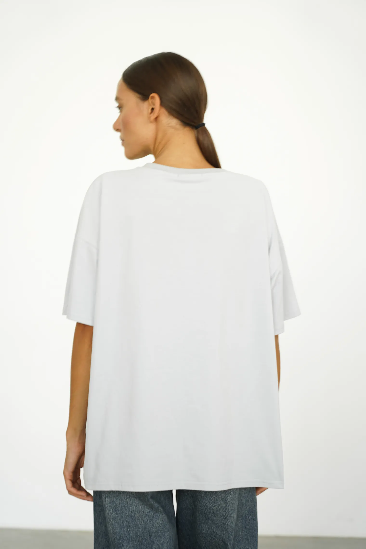 Футболка мужского кроя пепельного цвета фото 4