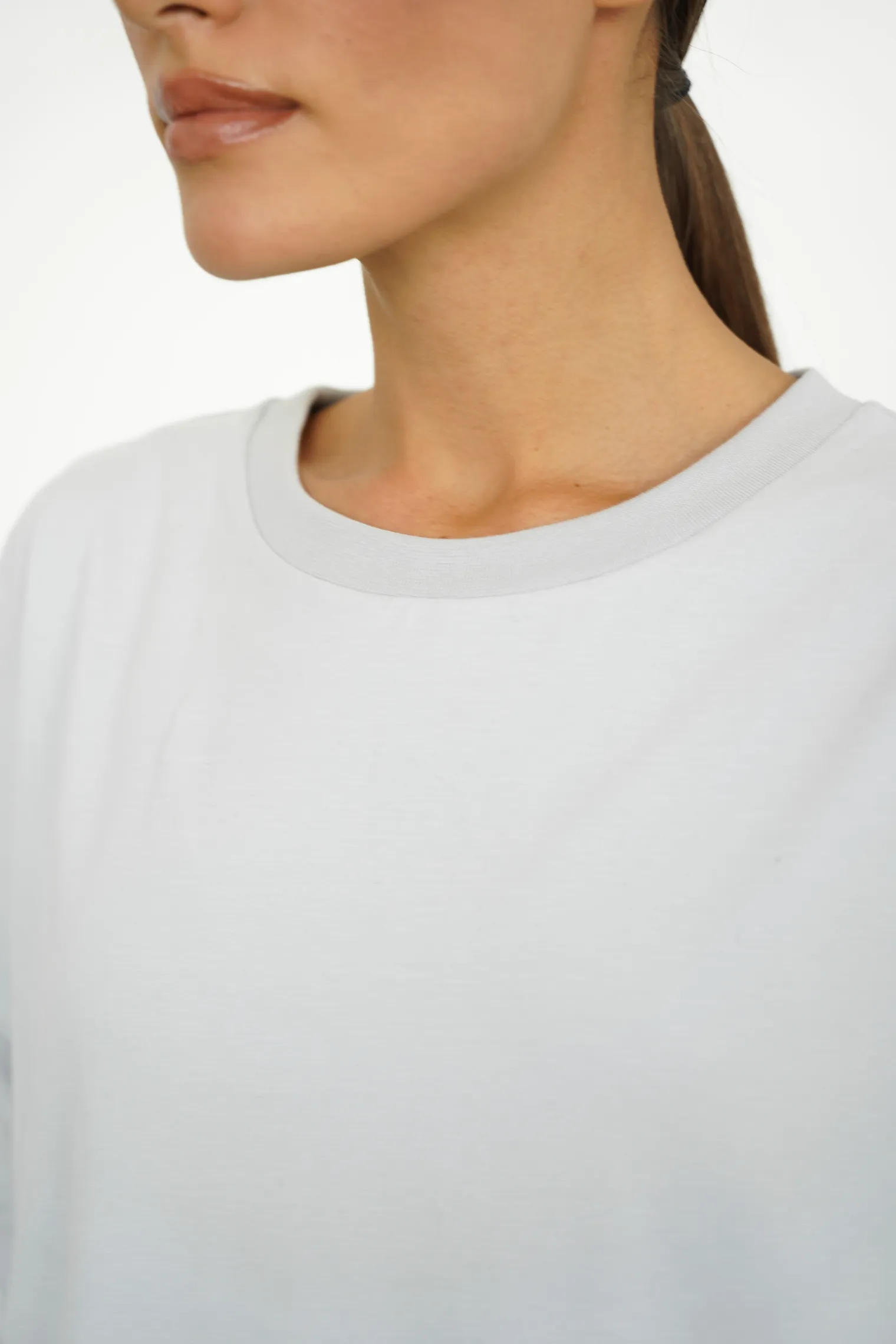 Футболка мужского кроя пепельного цвета фото 2