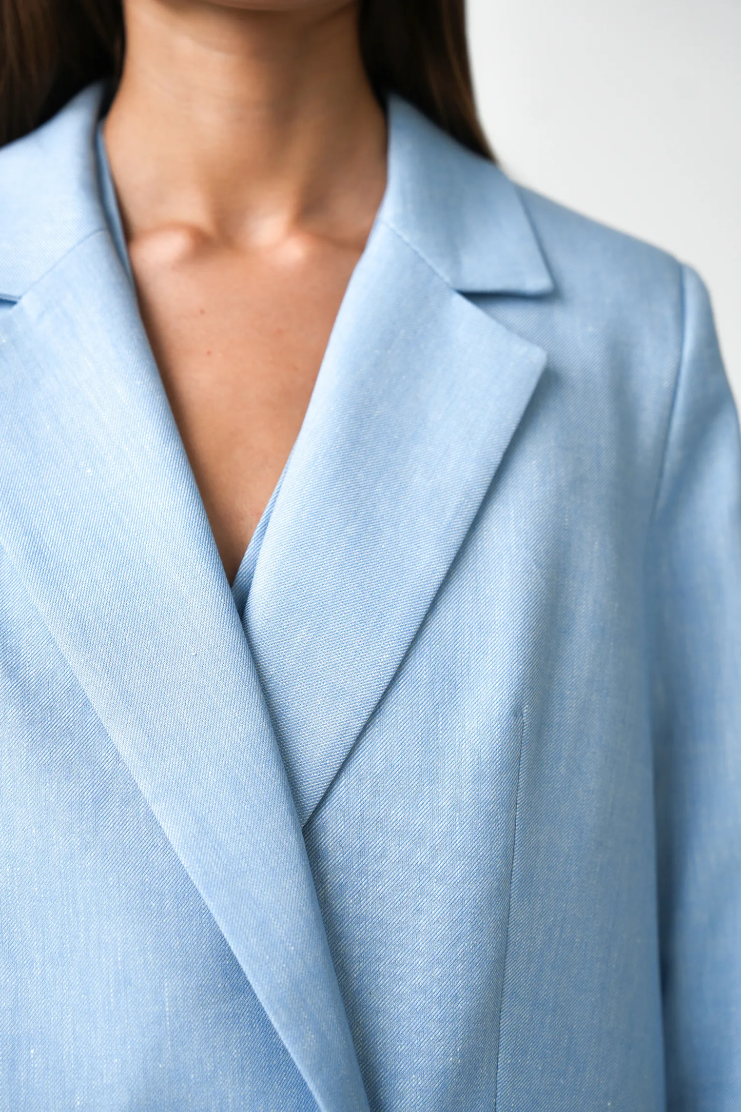 Жакет двубортный изо льна голубого цвета фото 2