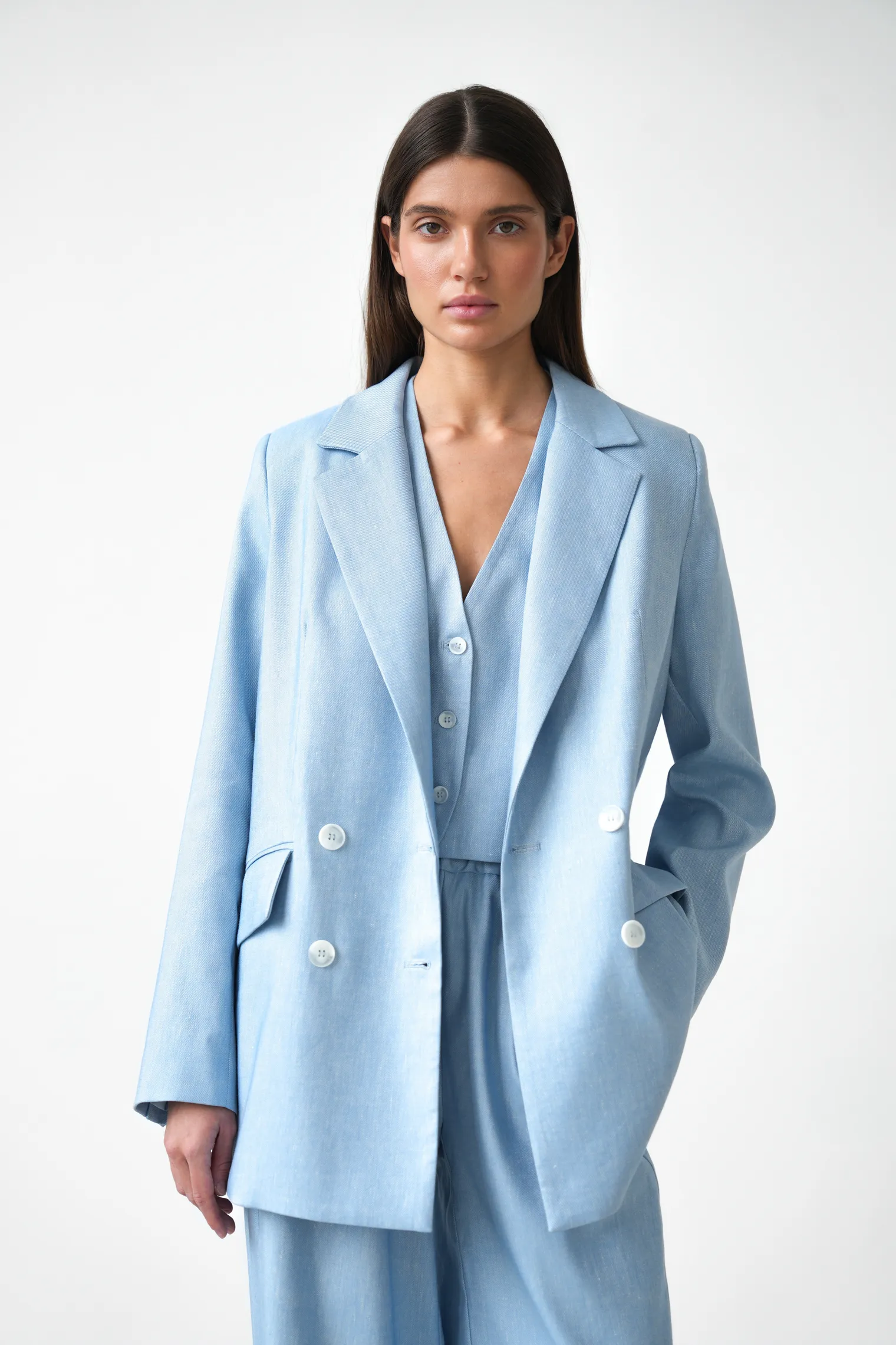 Жакет двубортный изо льна голубого цвета фото 1
