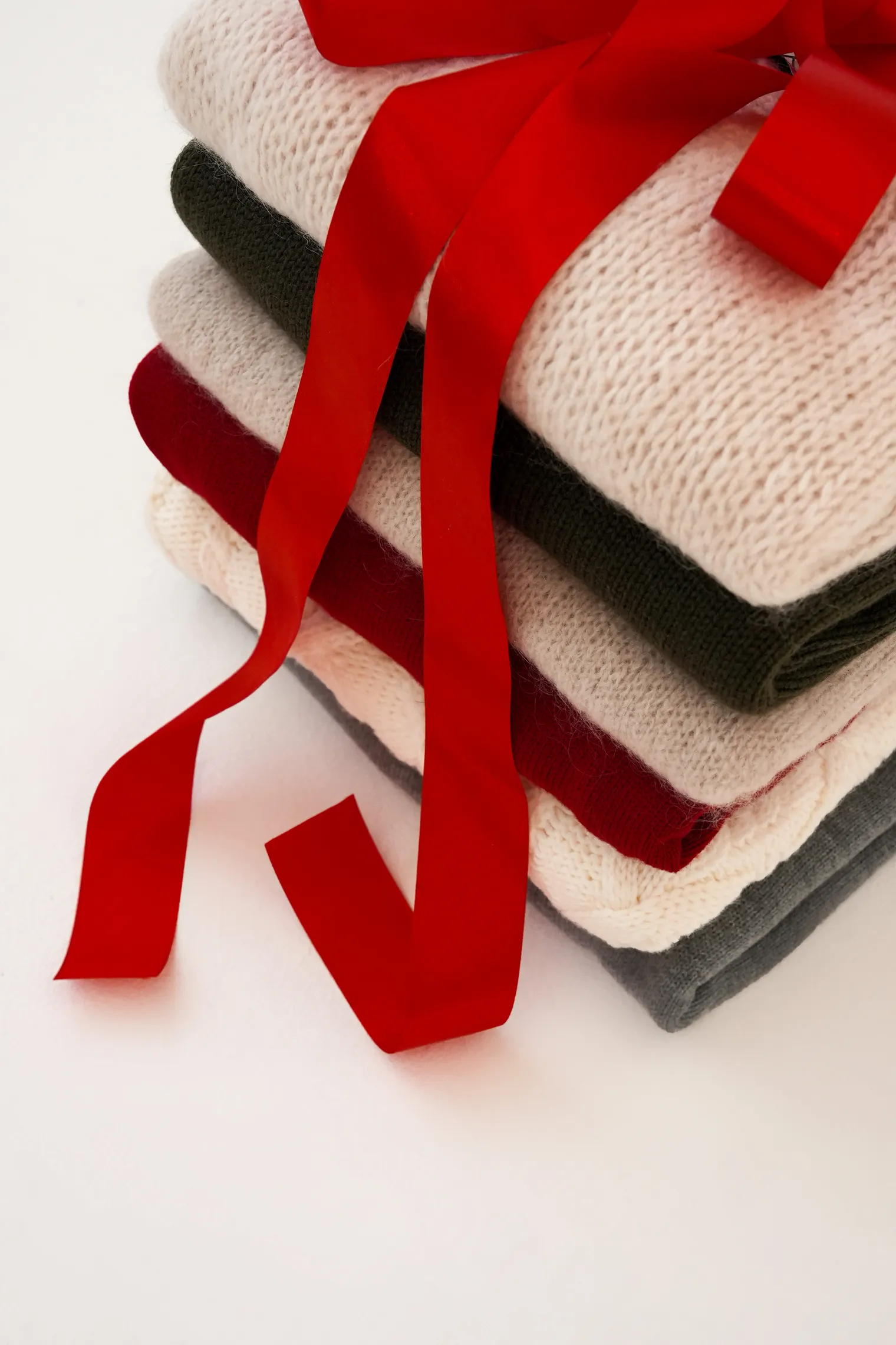 Джемпер мелкой вязки с высоким воротником пепельного цвета фото 2