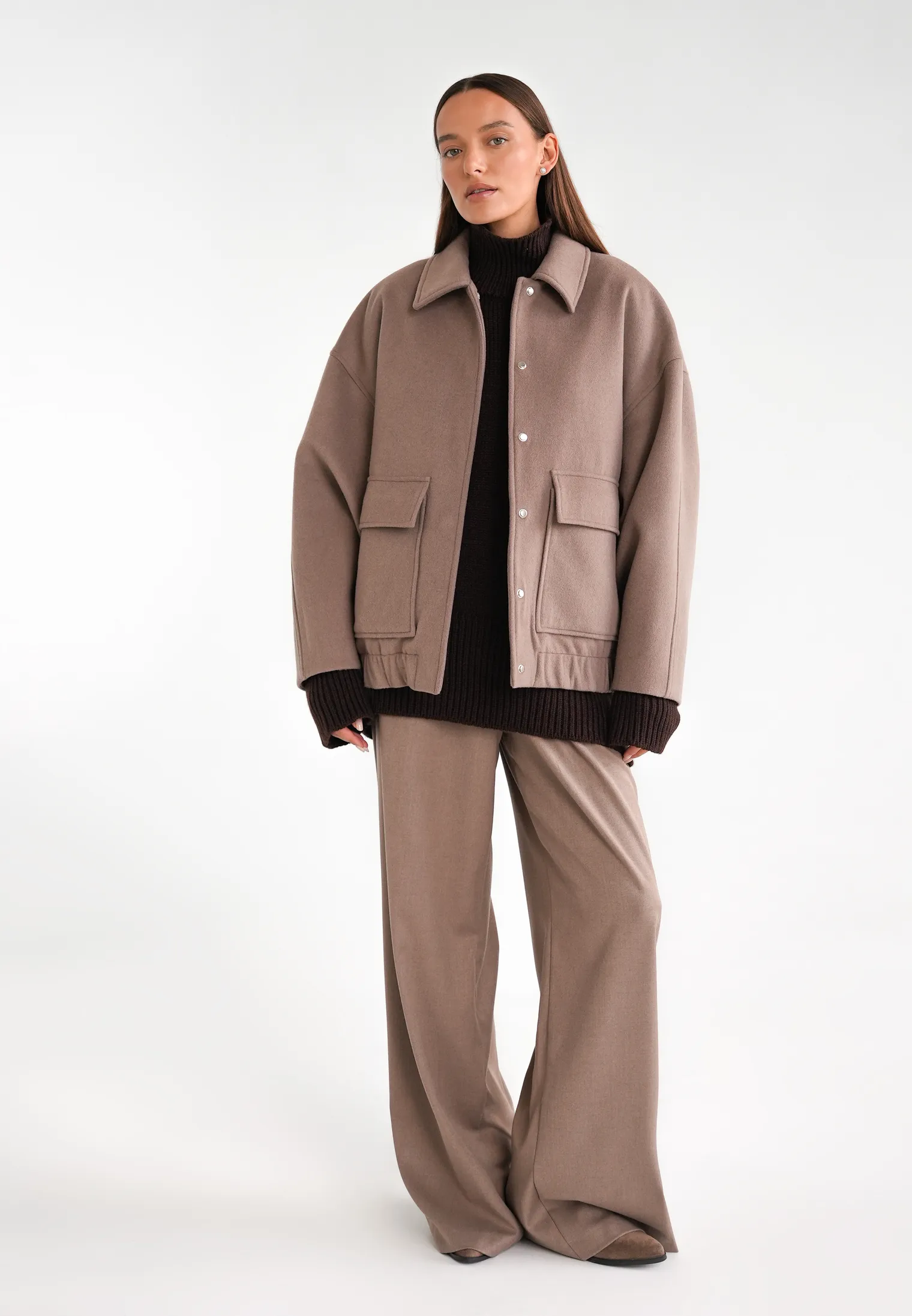 Бомбер свободного кроя из шерсти цвета капучино фото 3