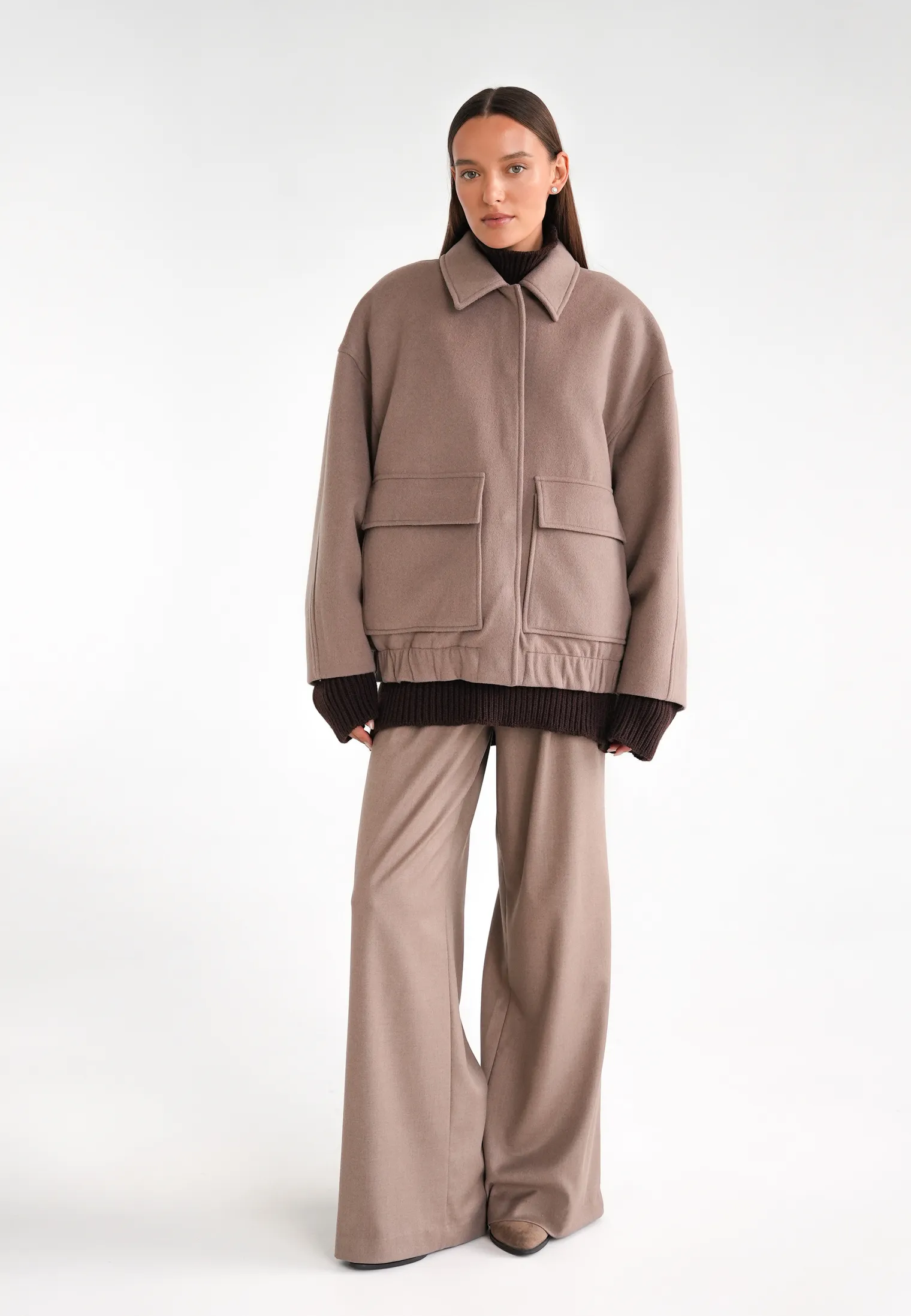 Бомбер свободного кроя из шерсти цвета капучино фото 7