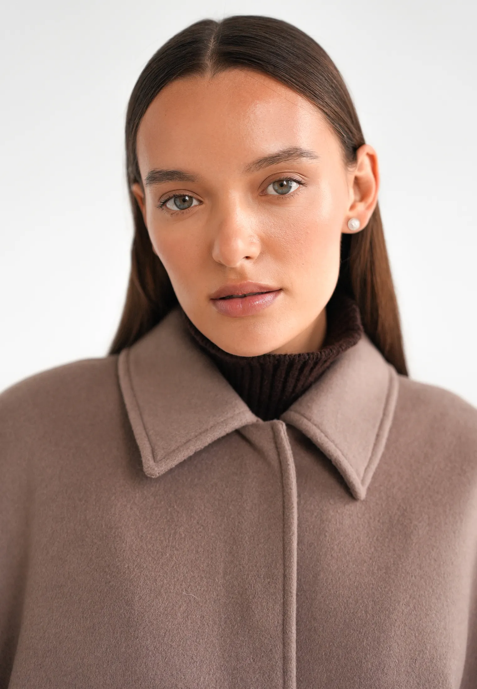 Бомбер свободного кроя из шерсти цвета капучино фото 2