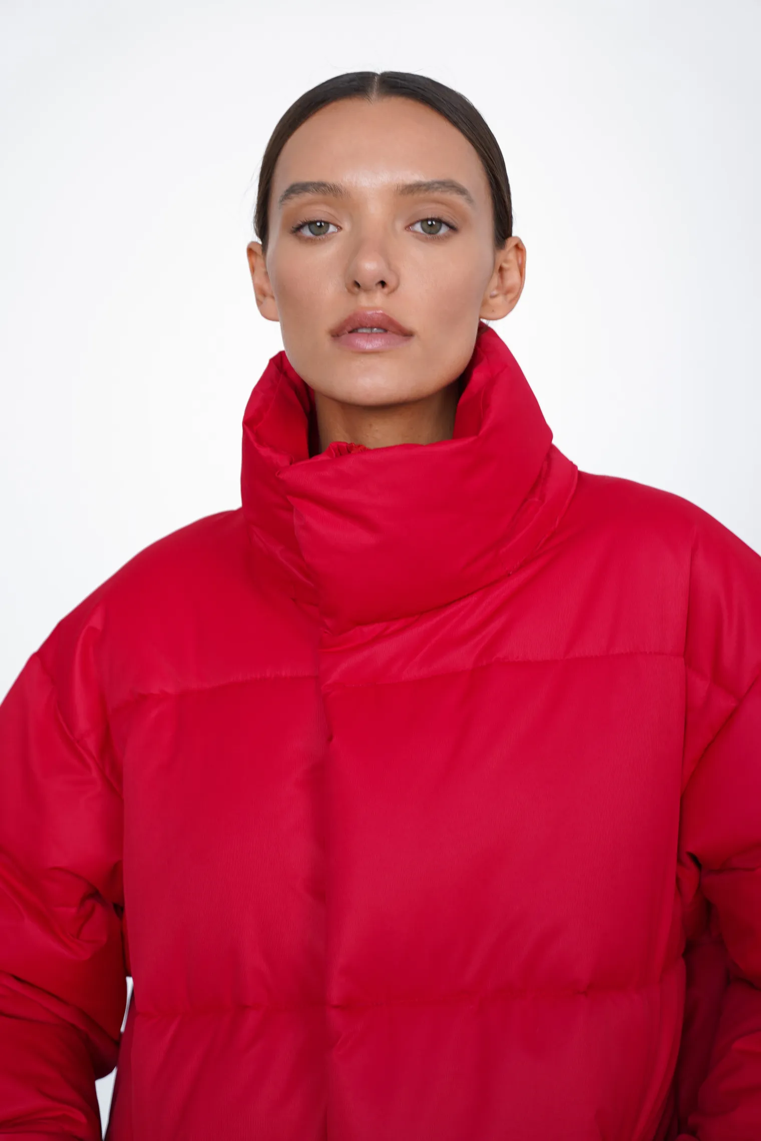 Пуховик стёганный с капюшоном красного цвета фото 8