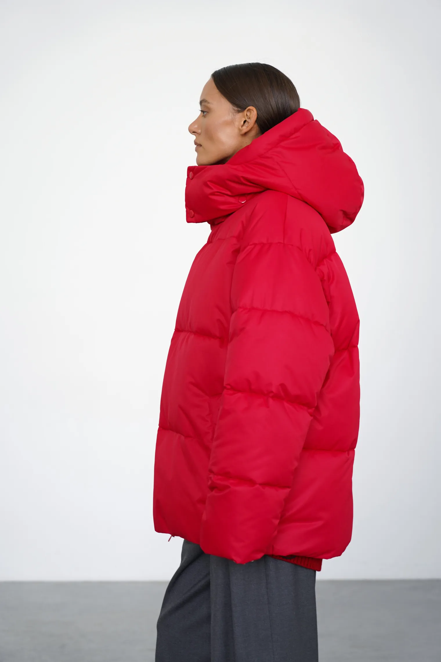 Пуховик стёганный с капюшоном красного цвета фото 7