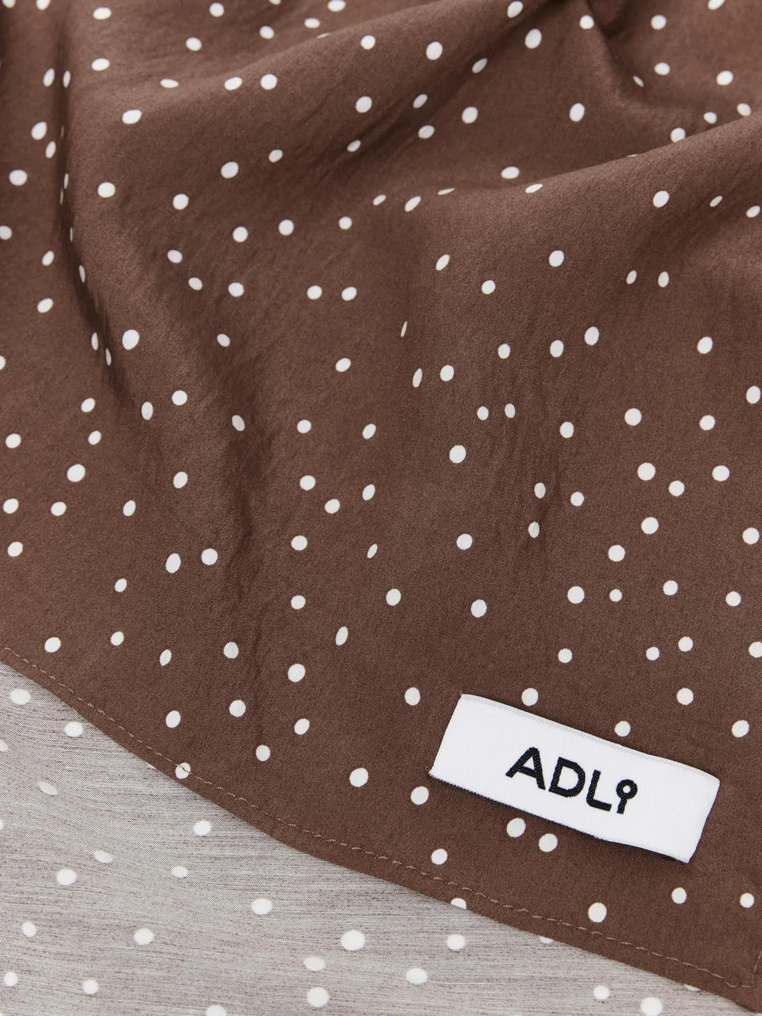 Платок в горошек коричневого цвета фото 1