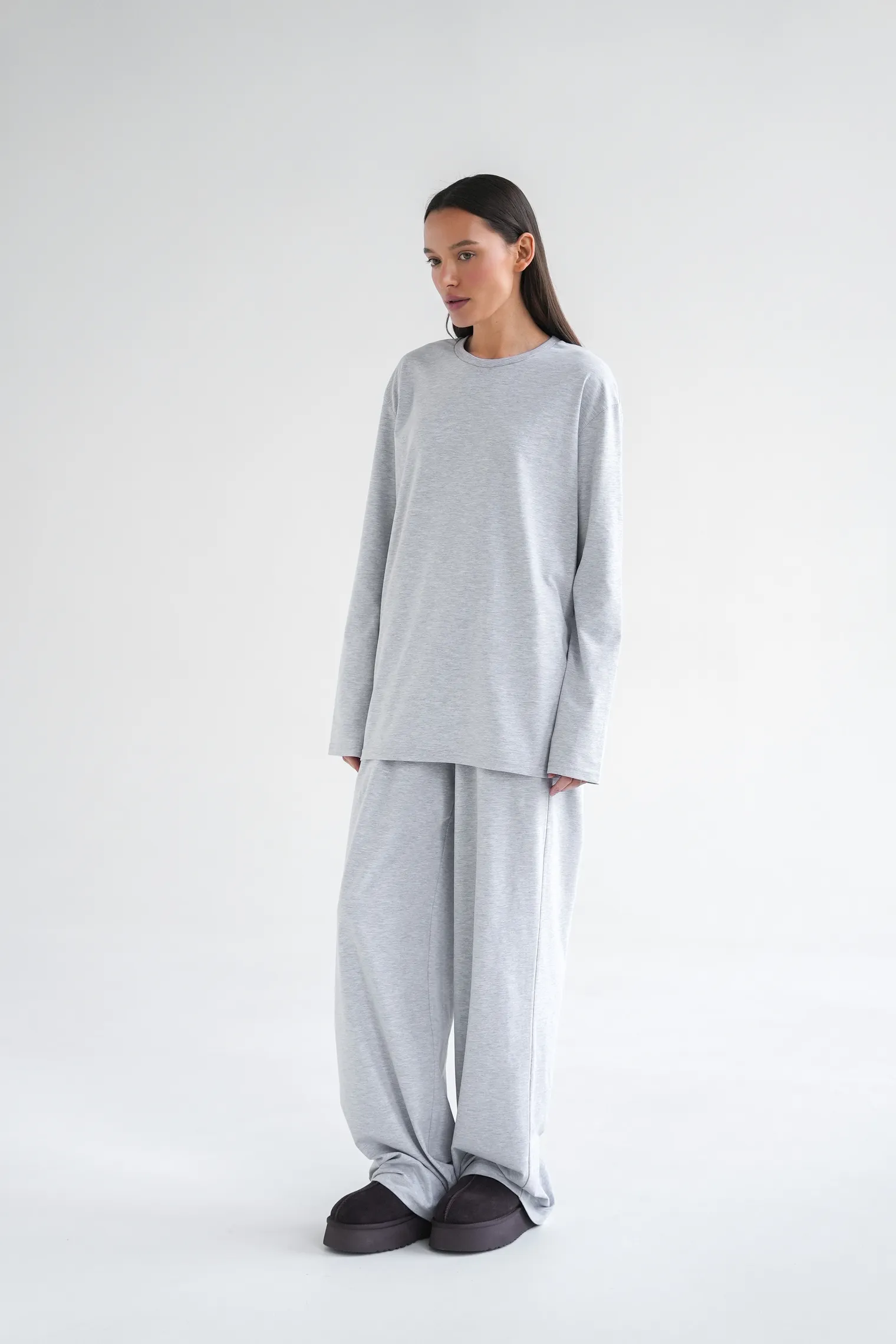 Брюки свободного кроя на резинке цвета серый меланж фото 5