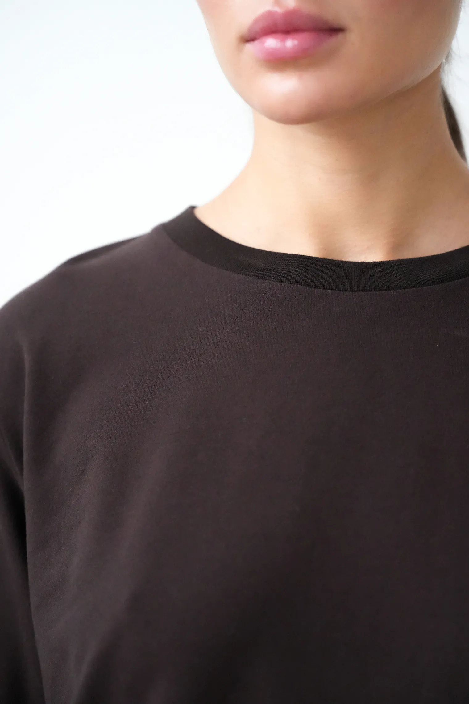 Футболка свободного кроя цвета горький шоколад фото 2