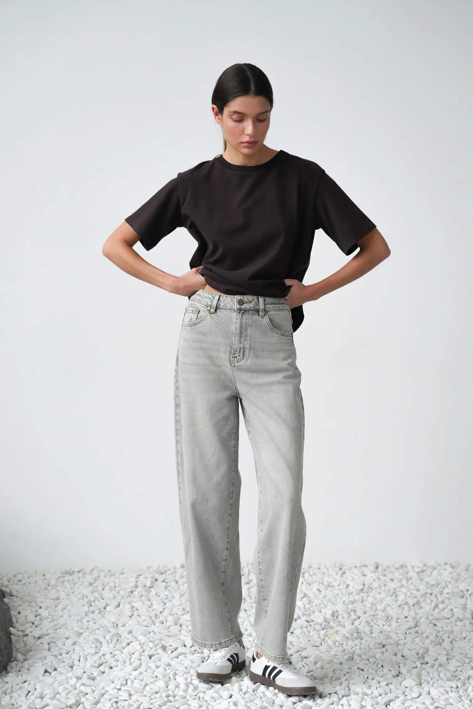 Футболка свободного кроя цвета горький шоколад фото 5