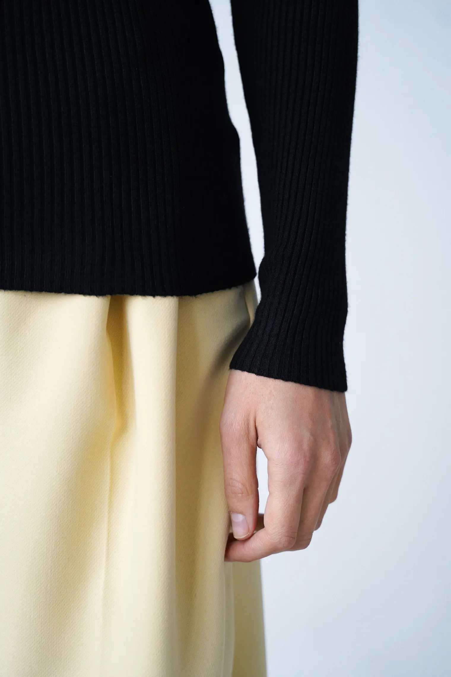 Водолазка мелкой вязки с высоким воротником чёрного цвета фото 6