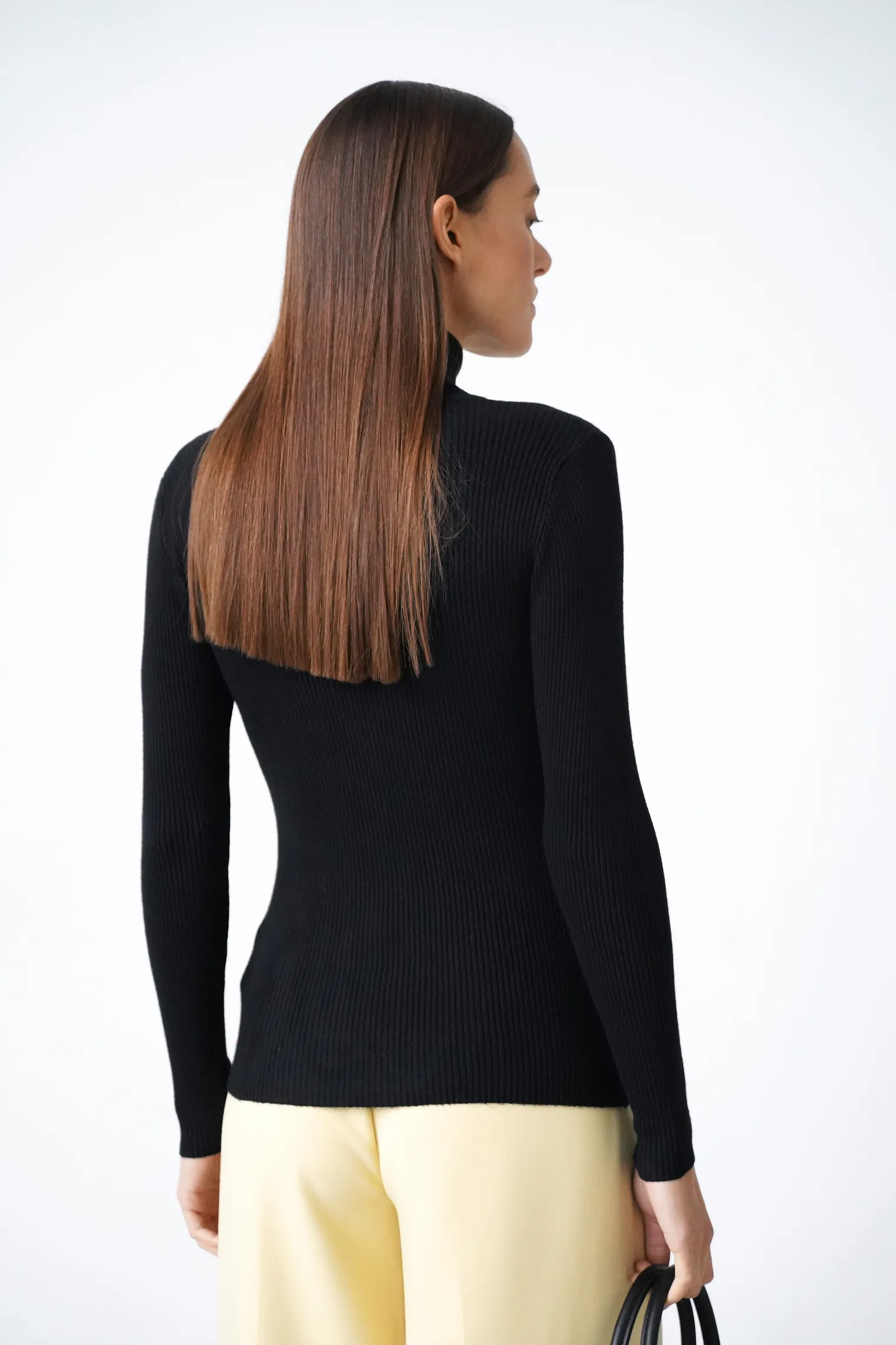 Водолазка мелкой вязки с высоким воротником чёрного цвета фото 4