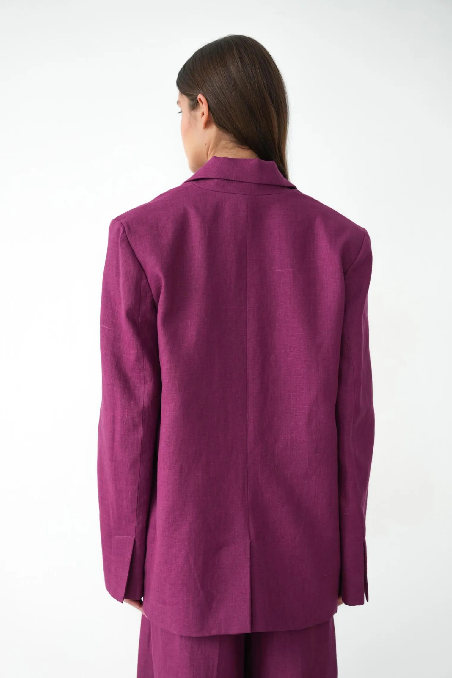 Однобортный жакет свободного кроя с карманами изо льна сливового цвета фото 3